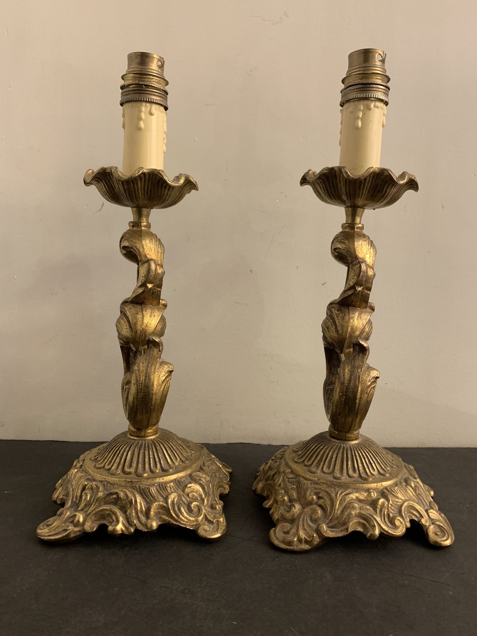 Pair of legs of bronze lamps rocaille style