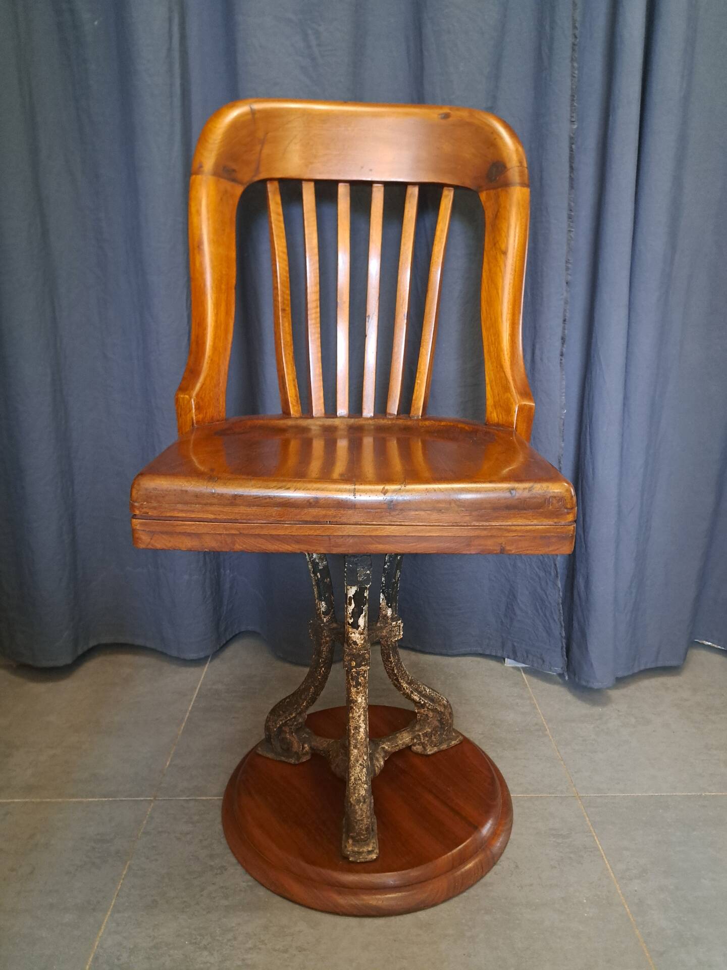 American chair in walnut and cast iron