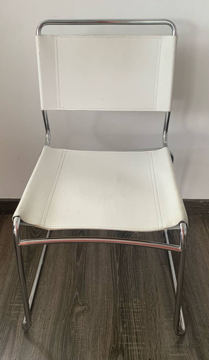 Chaise design cuir blanc