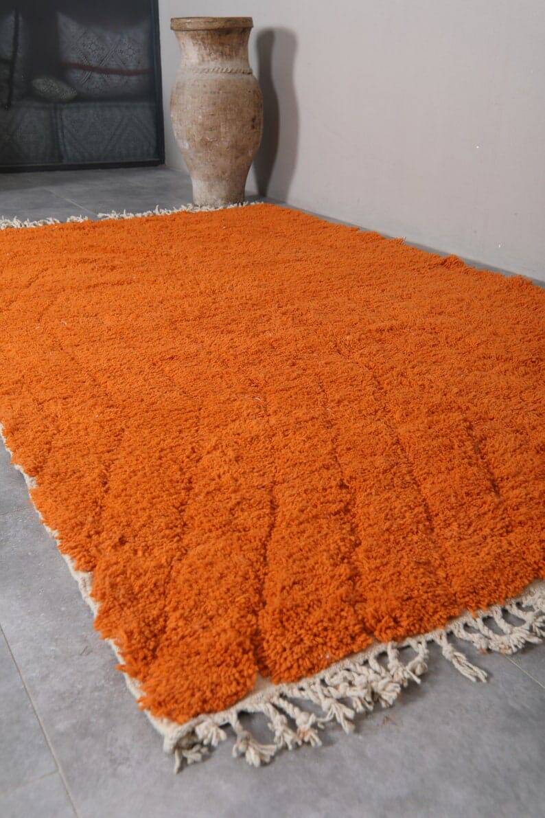 Handmade traditional natural wool rug in orange, size 1.5/2.5 m.