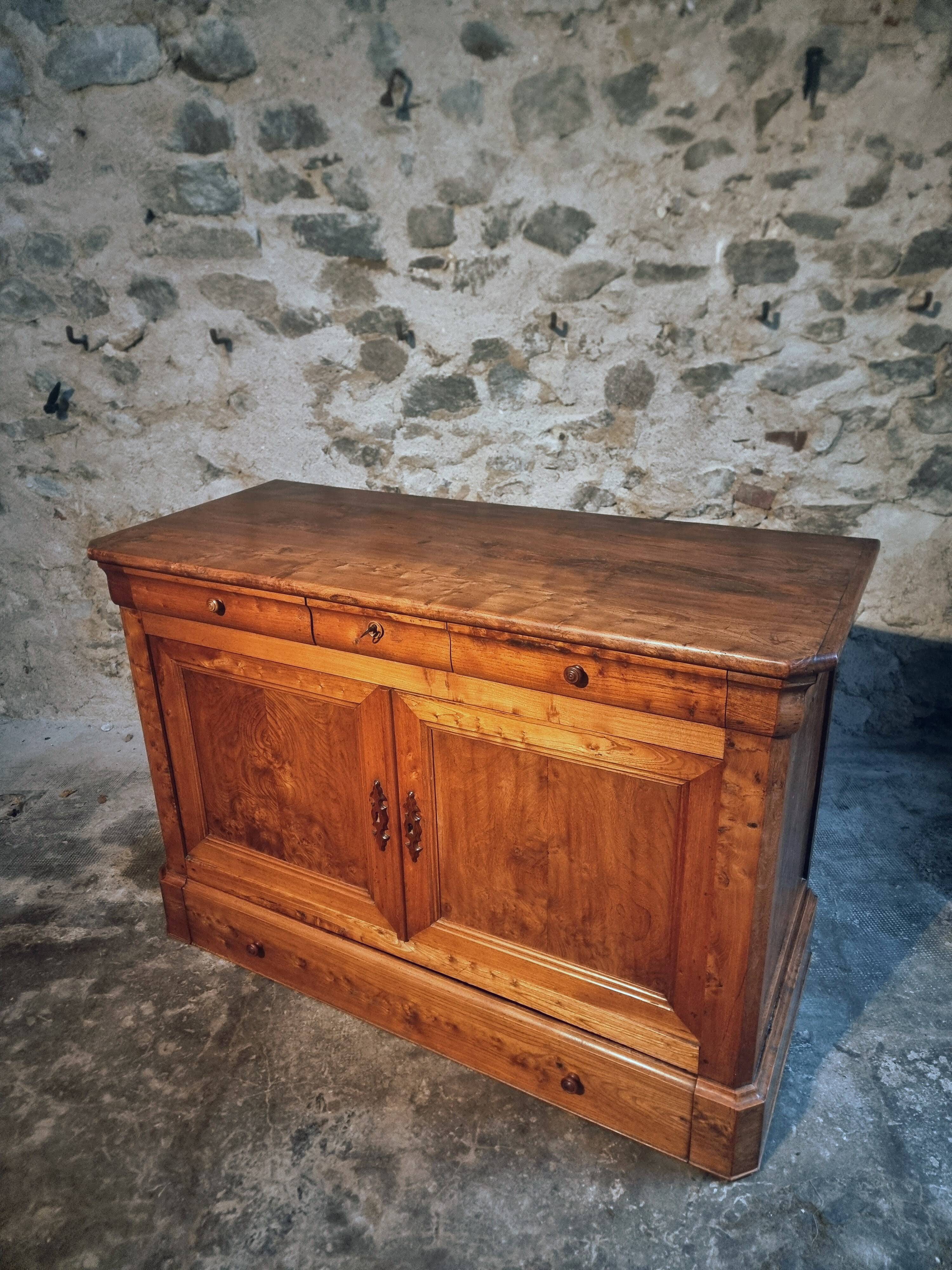 French buffet from the 19th century in elm with drawers – Louis Philippe period