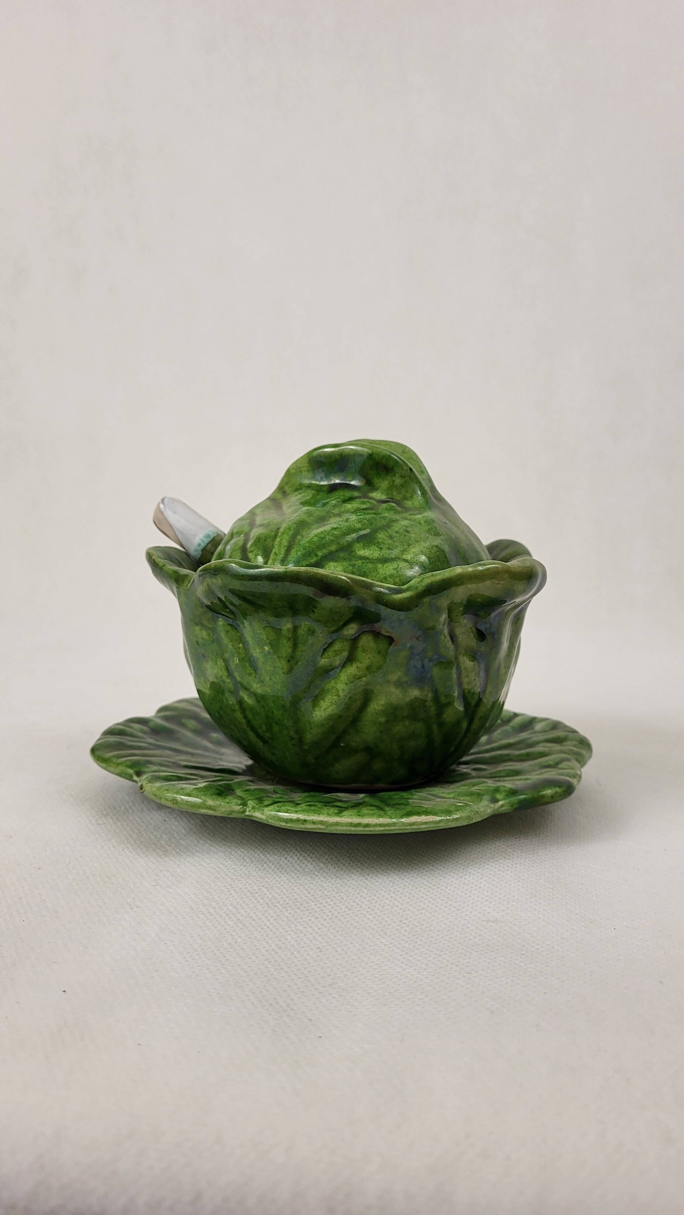 Gravy boat in slipware