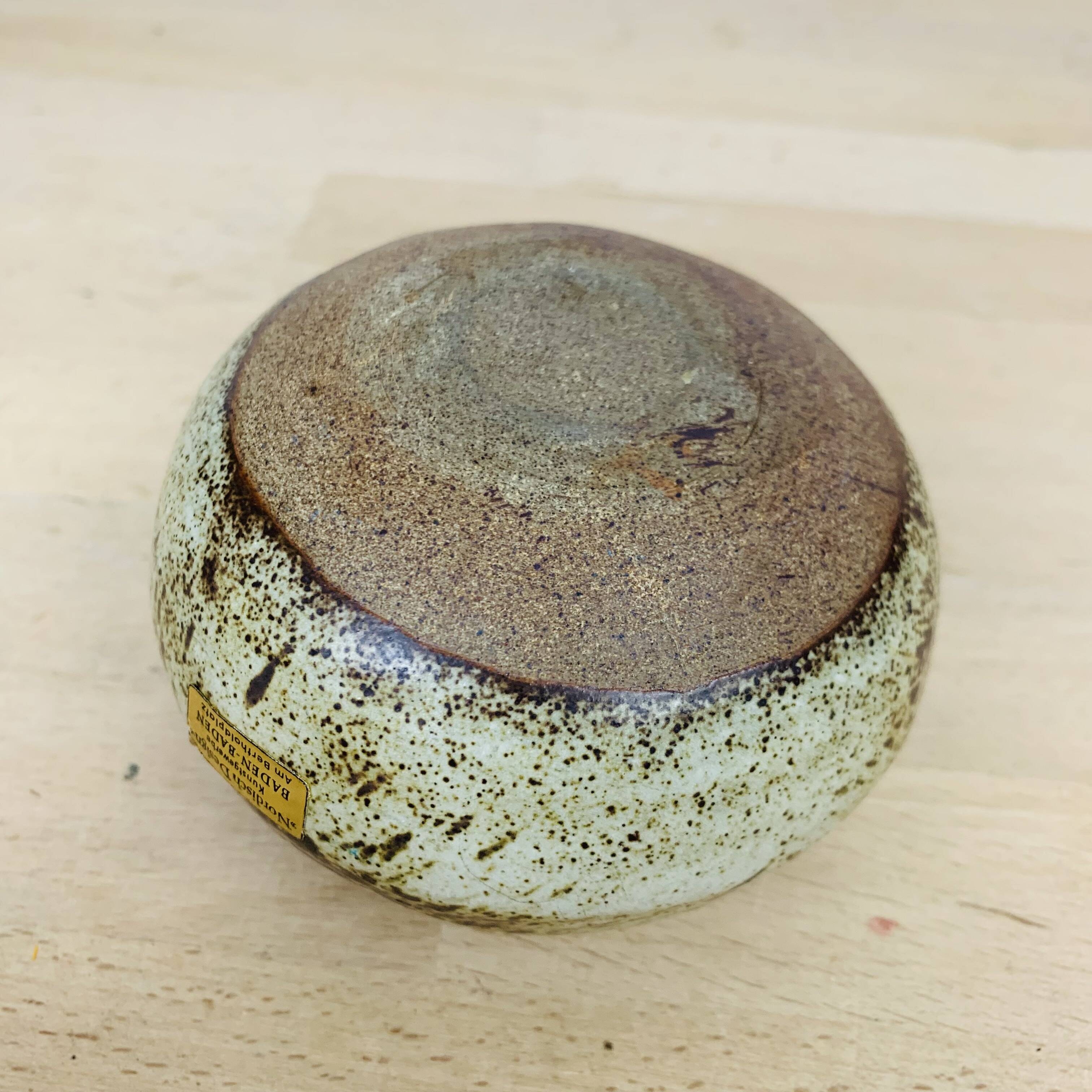 Soliflore pyrite sandstone ball vase