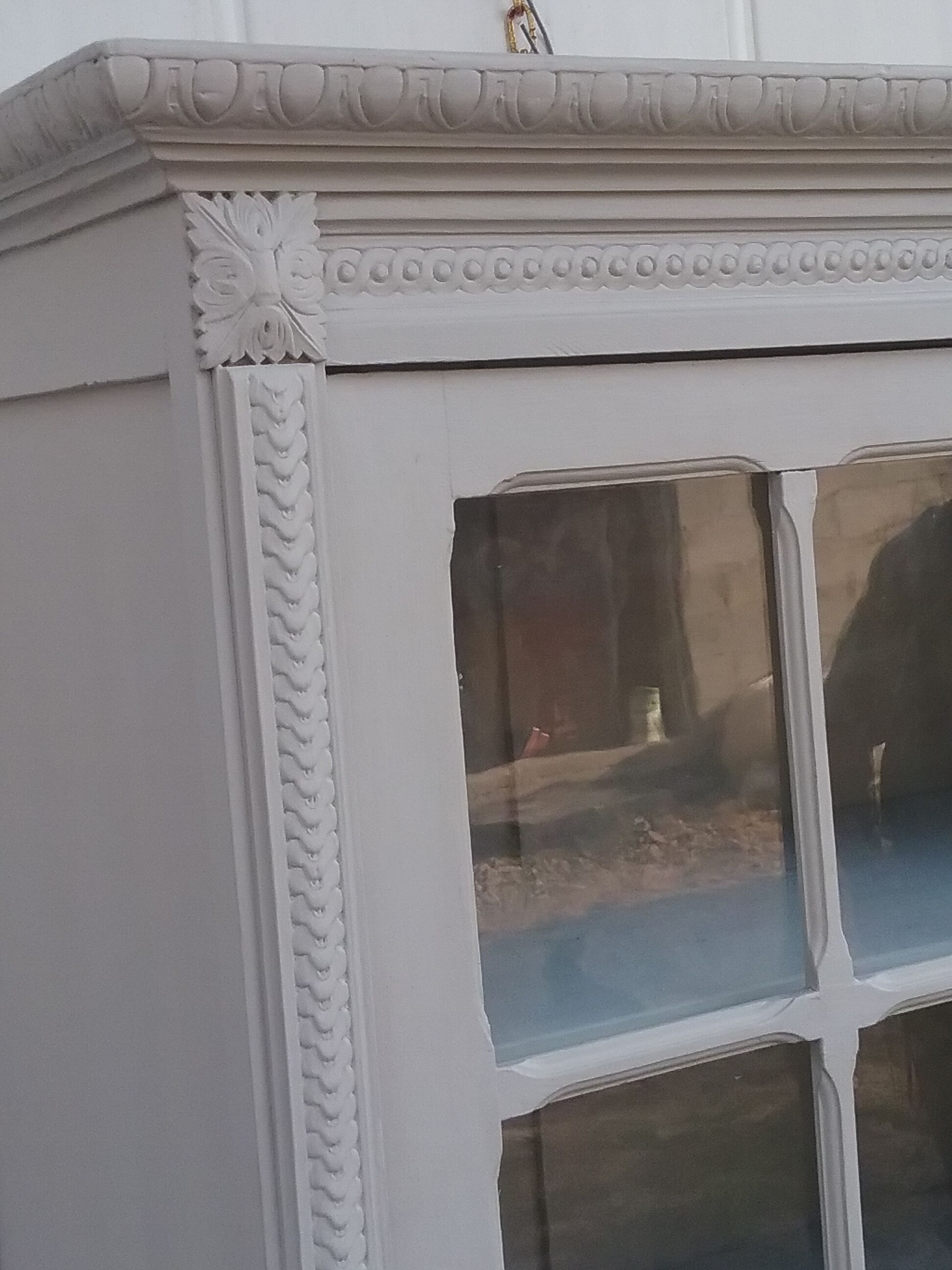 Vintage Parisian showcase