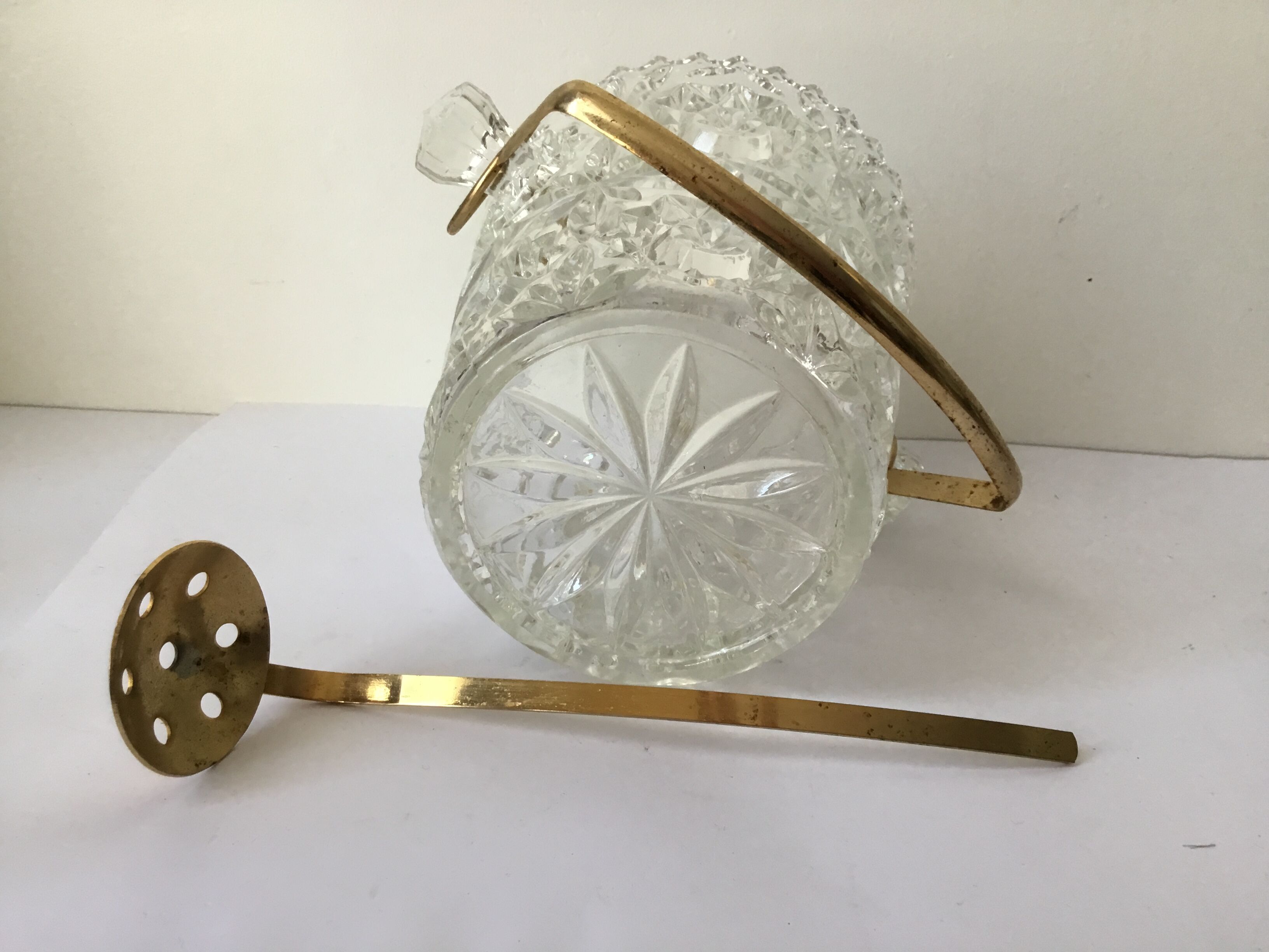 Chiseled glass ice bucket