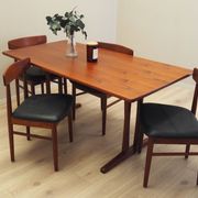 Table en teck, design danois, années 1960, designer : Børge Mogensen