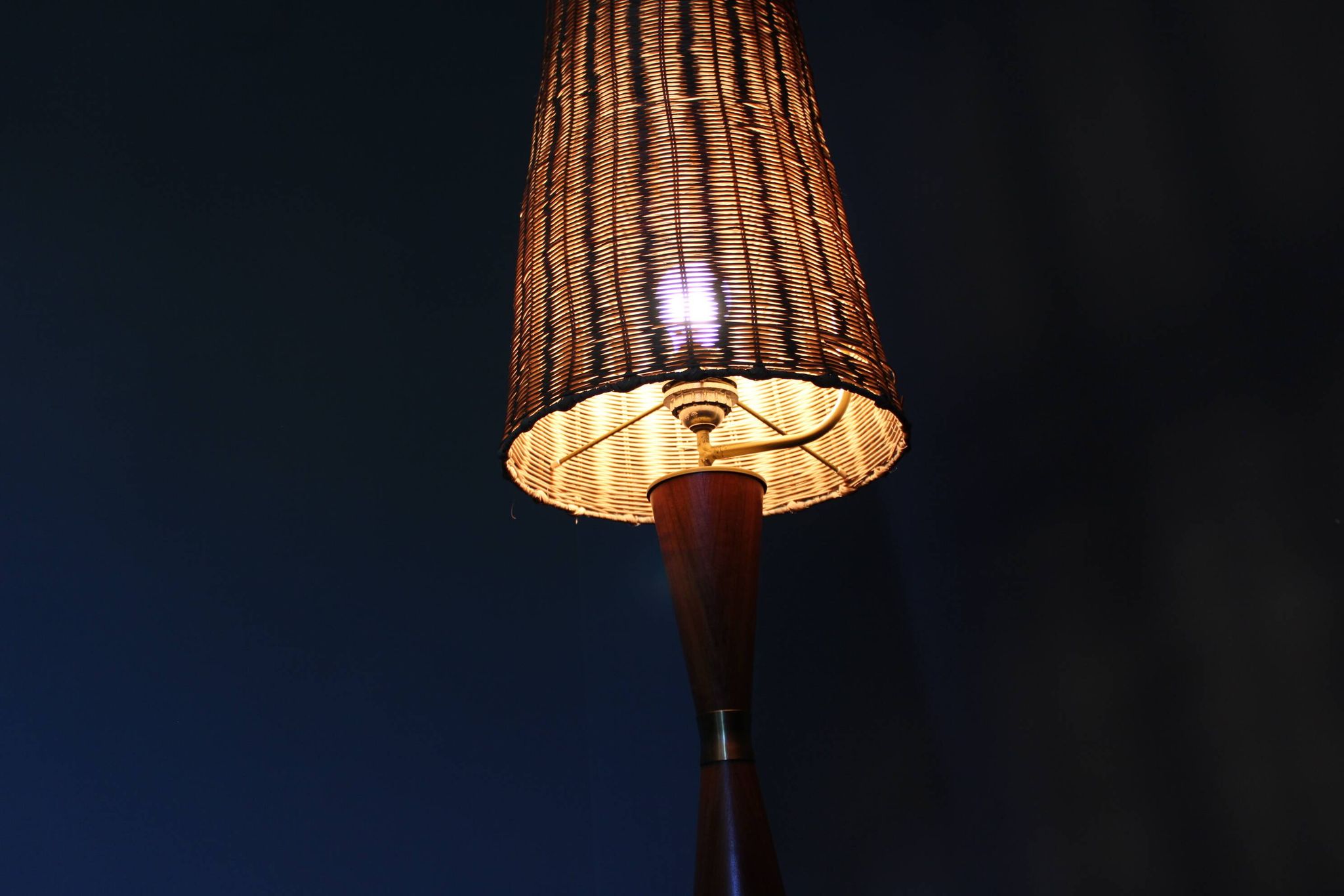 1960s Parker Knoll wooden table lamp with wicker shade, Britain