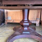 Square table in mahogany veneer