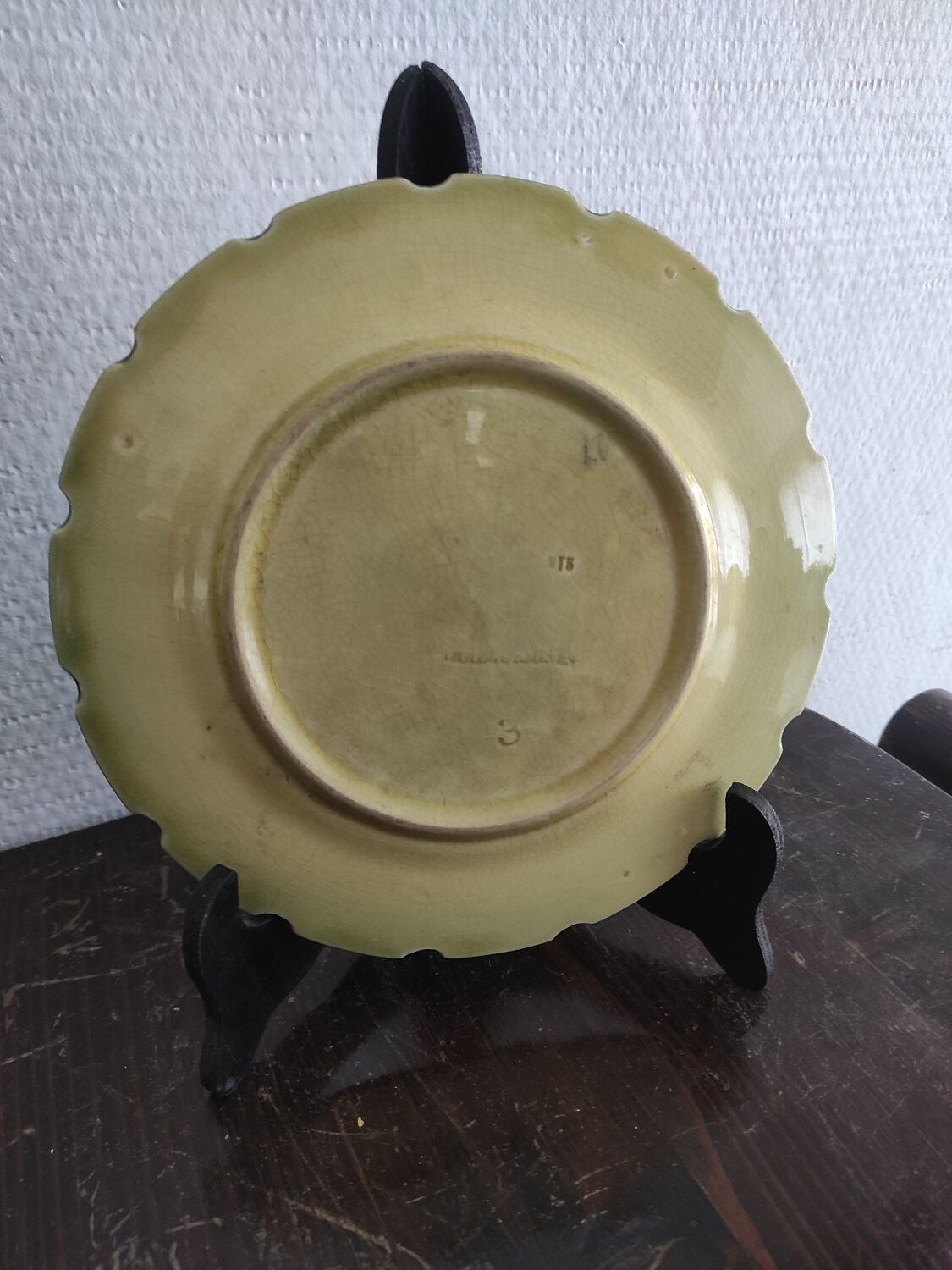 French majolica plate - Slip - XIX th - Pattern Raisin, vine - Sarreguemines