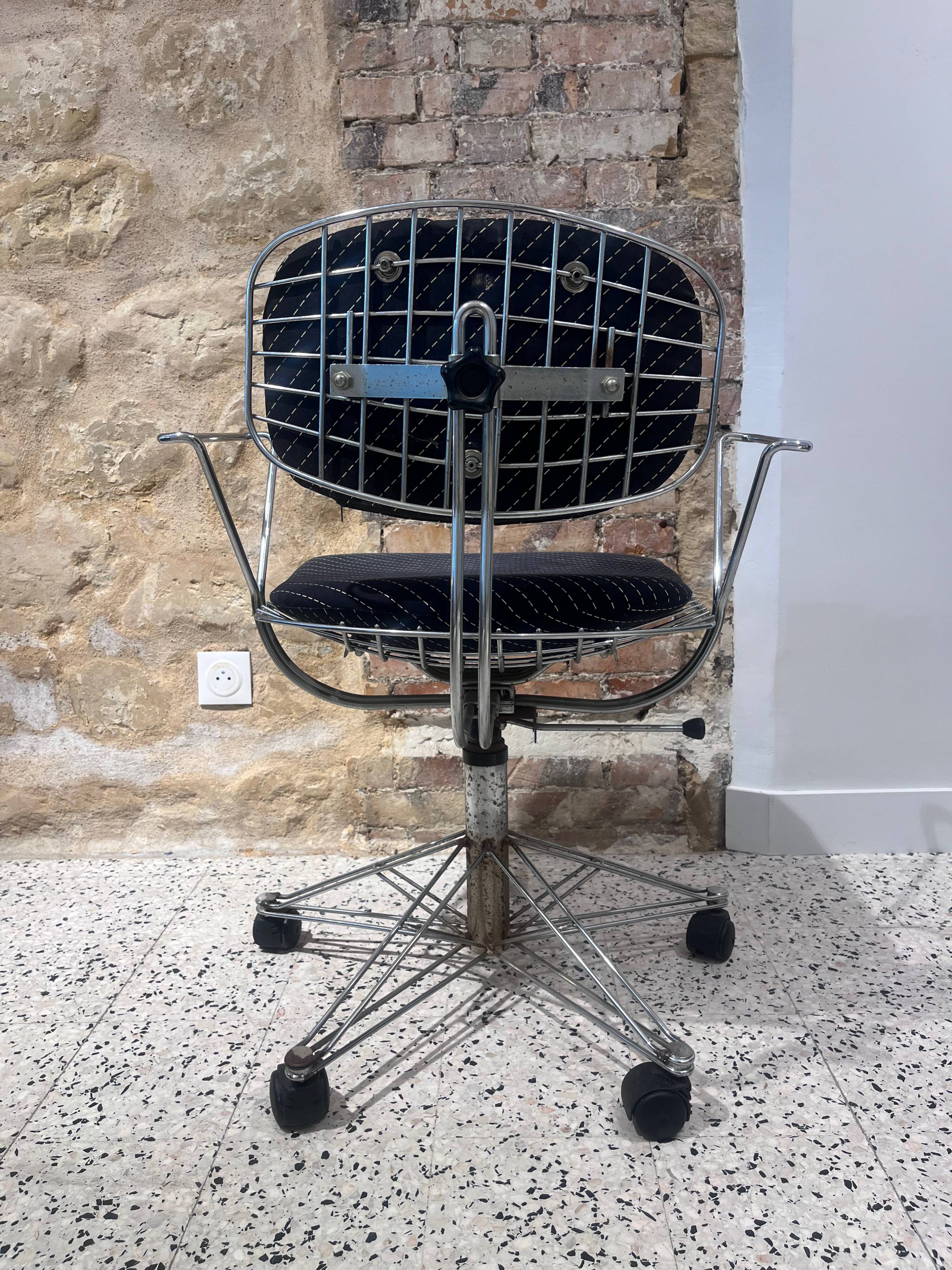 Fauteuil modèle Beaubourg de Michel Cadestin et Georges Laurent, 1977