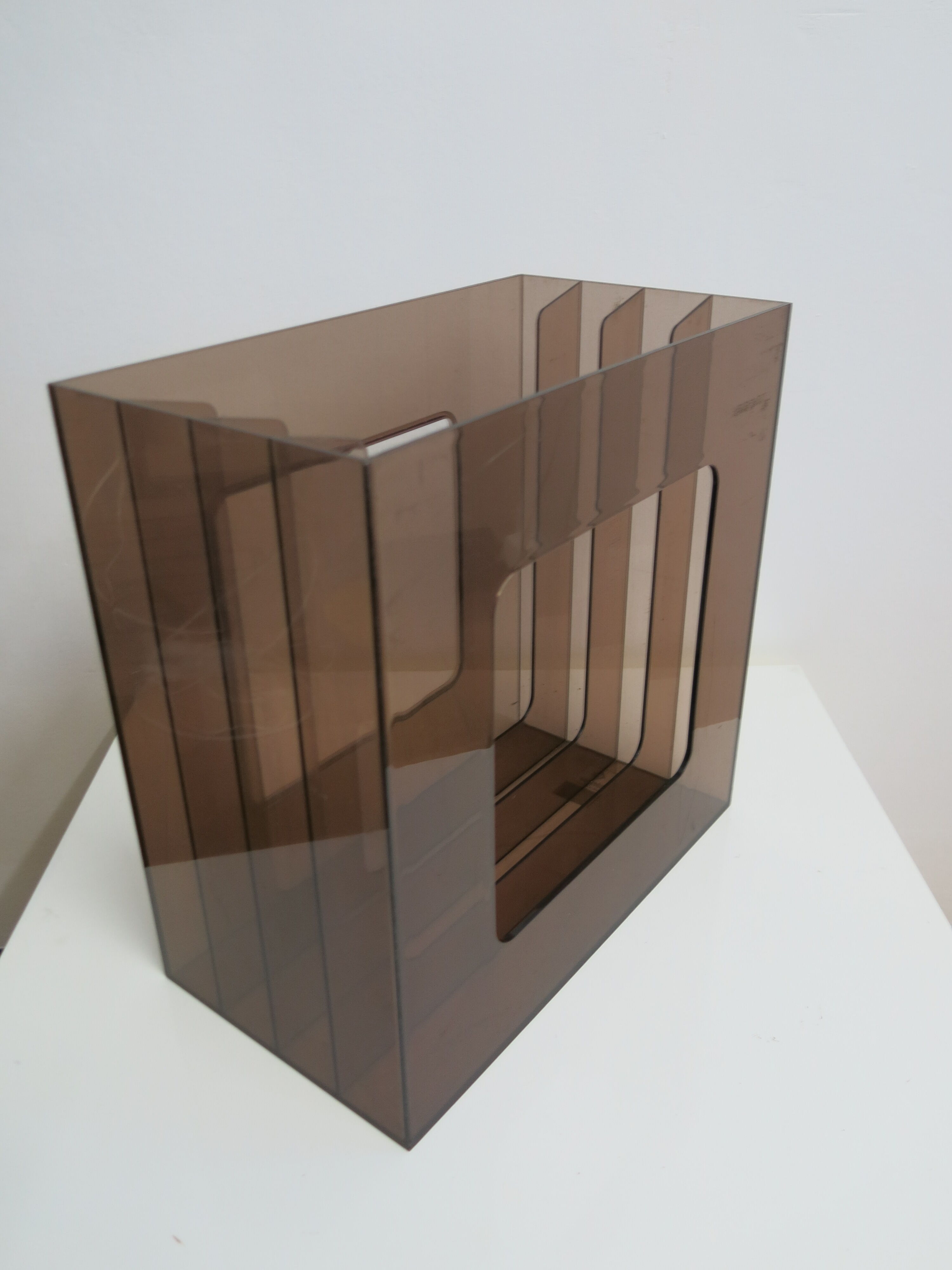 Vinyl holder in smoked plexi