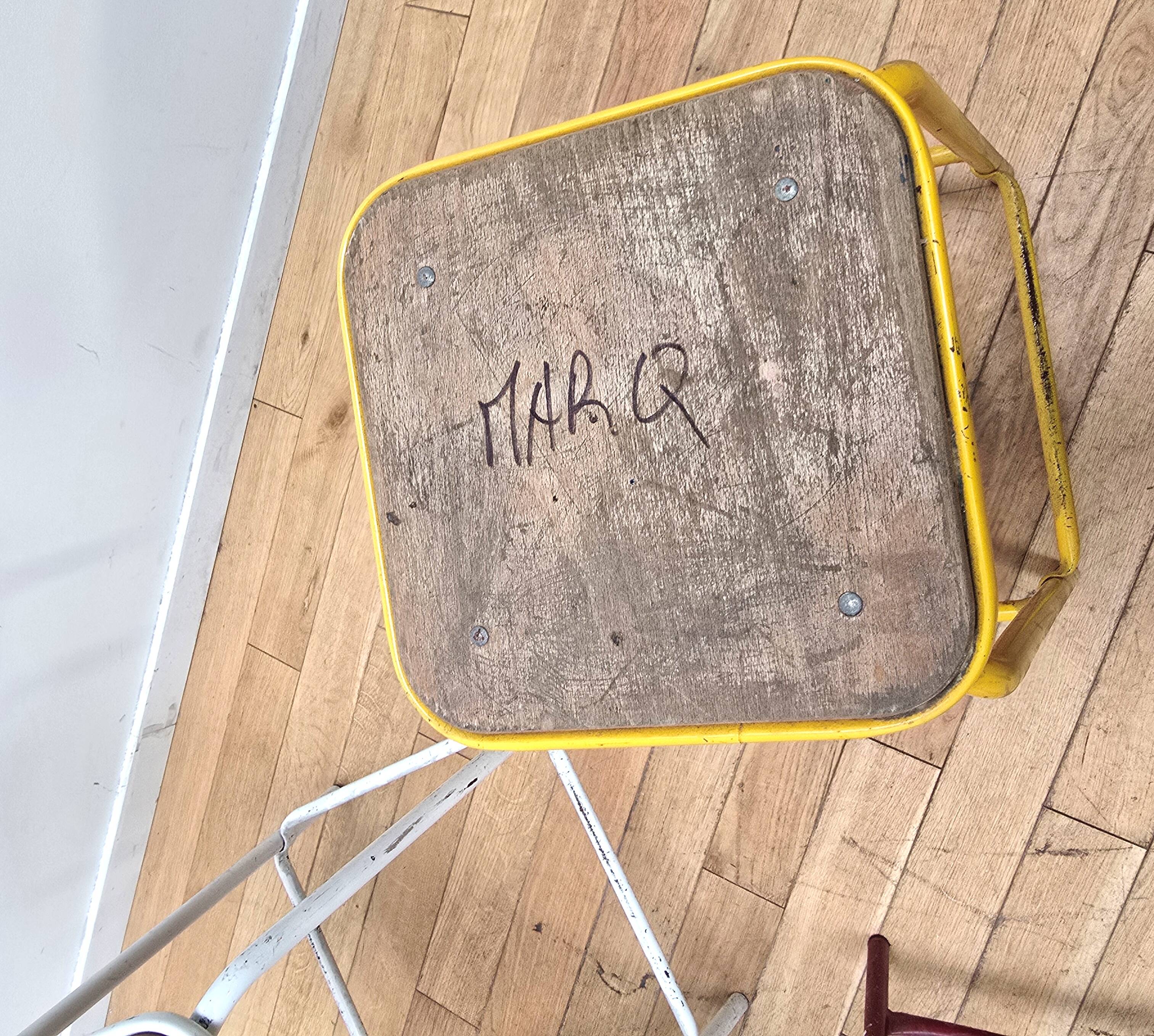 Suite de 3 tabourets industriels