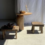 Tabouret d'appoint en teck massif carré assise courbée