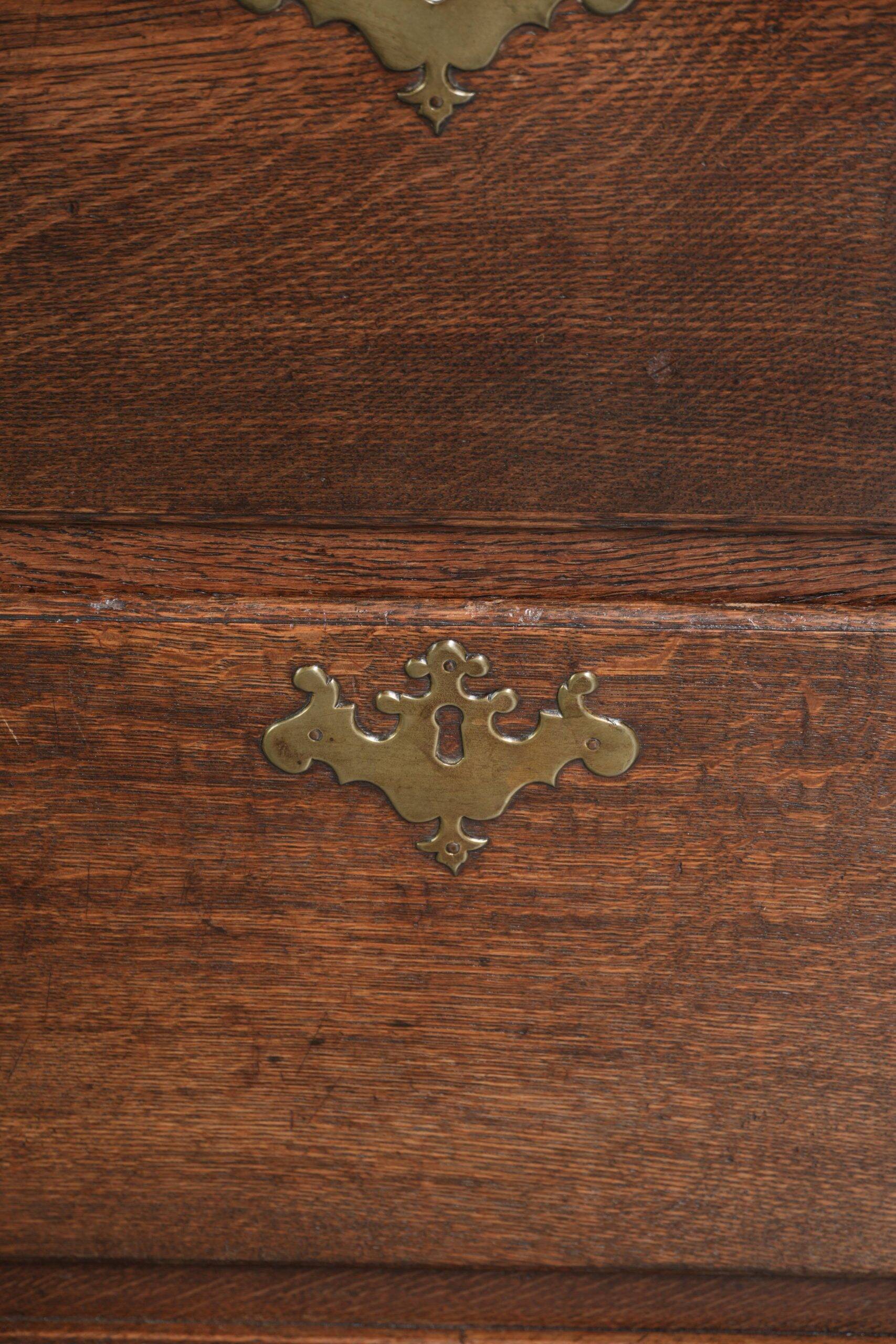 Buffet anglais en chêne antique du XVIIIe siècle / Commode anglaise basse