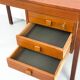 Petit bureau en teck avec trois tiroirs de Domino Møbler, années 1970.