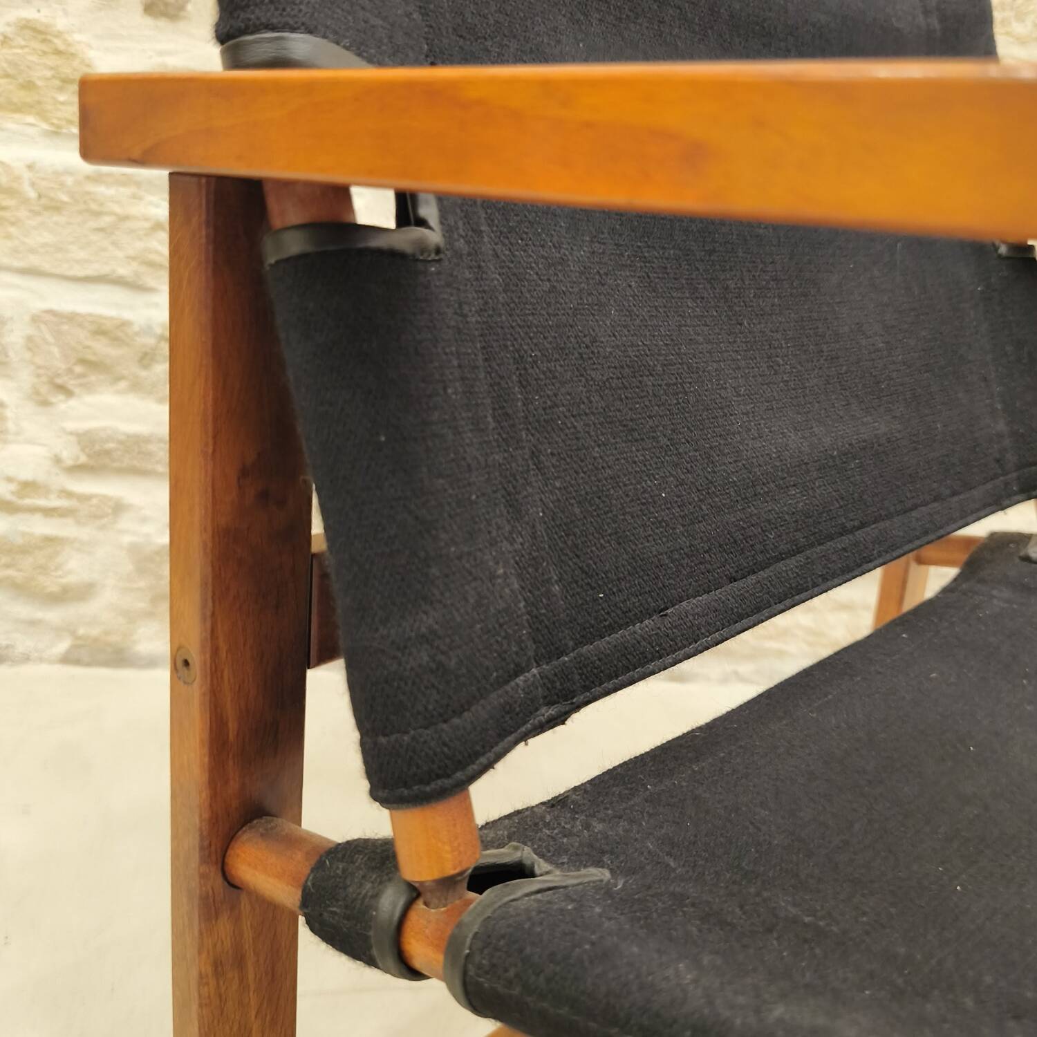 teuil en bois et toile tendue du fabricant Hyllinge Mobler, Danemark