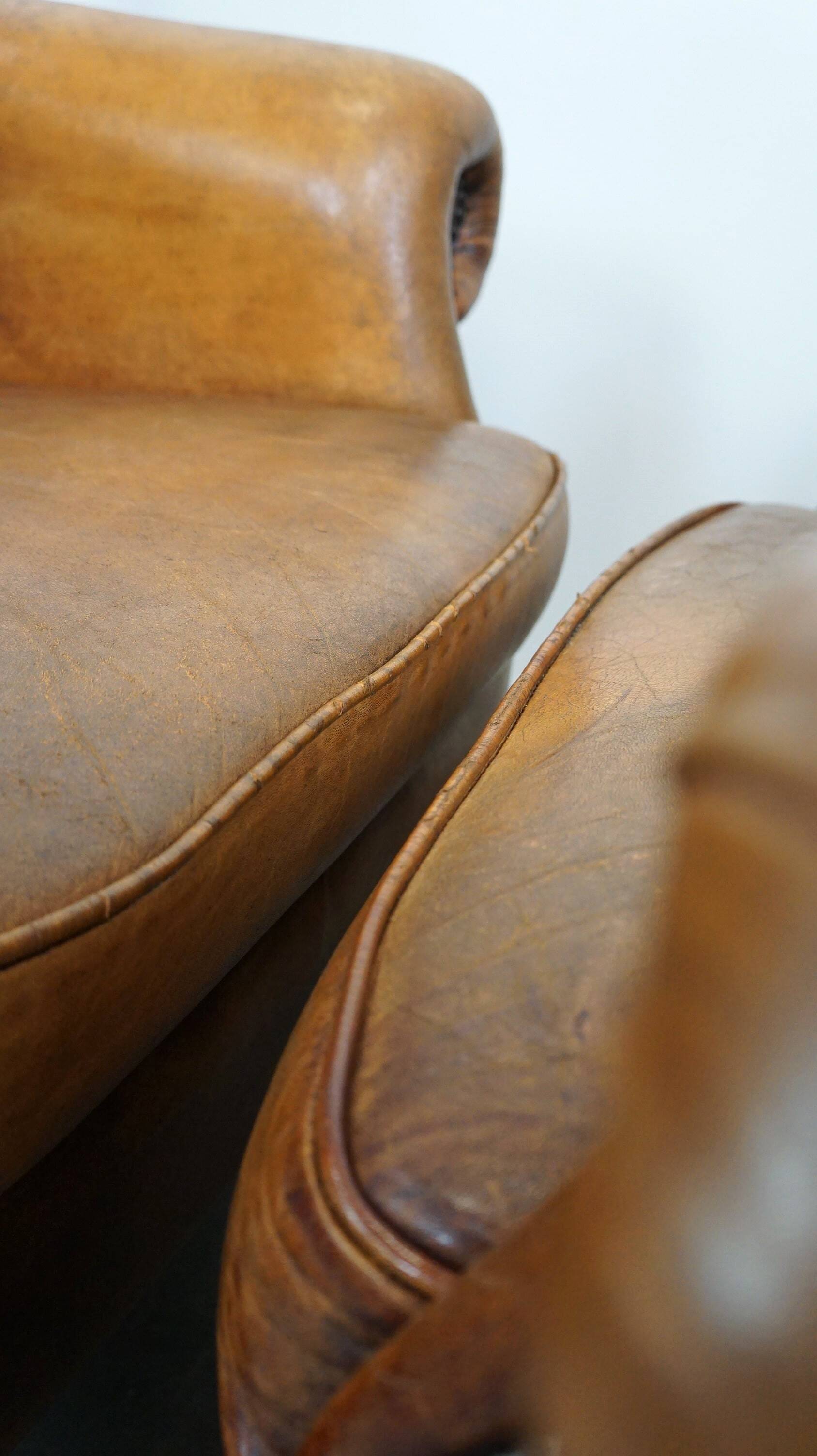 Set of 2 beautiful and correct sheep leather wingback armchairs with fixed seat cushions