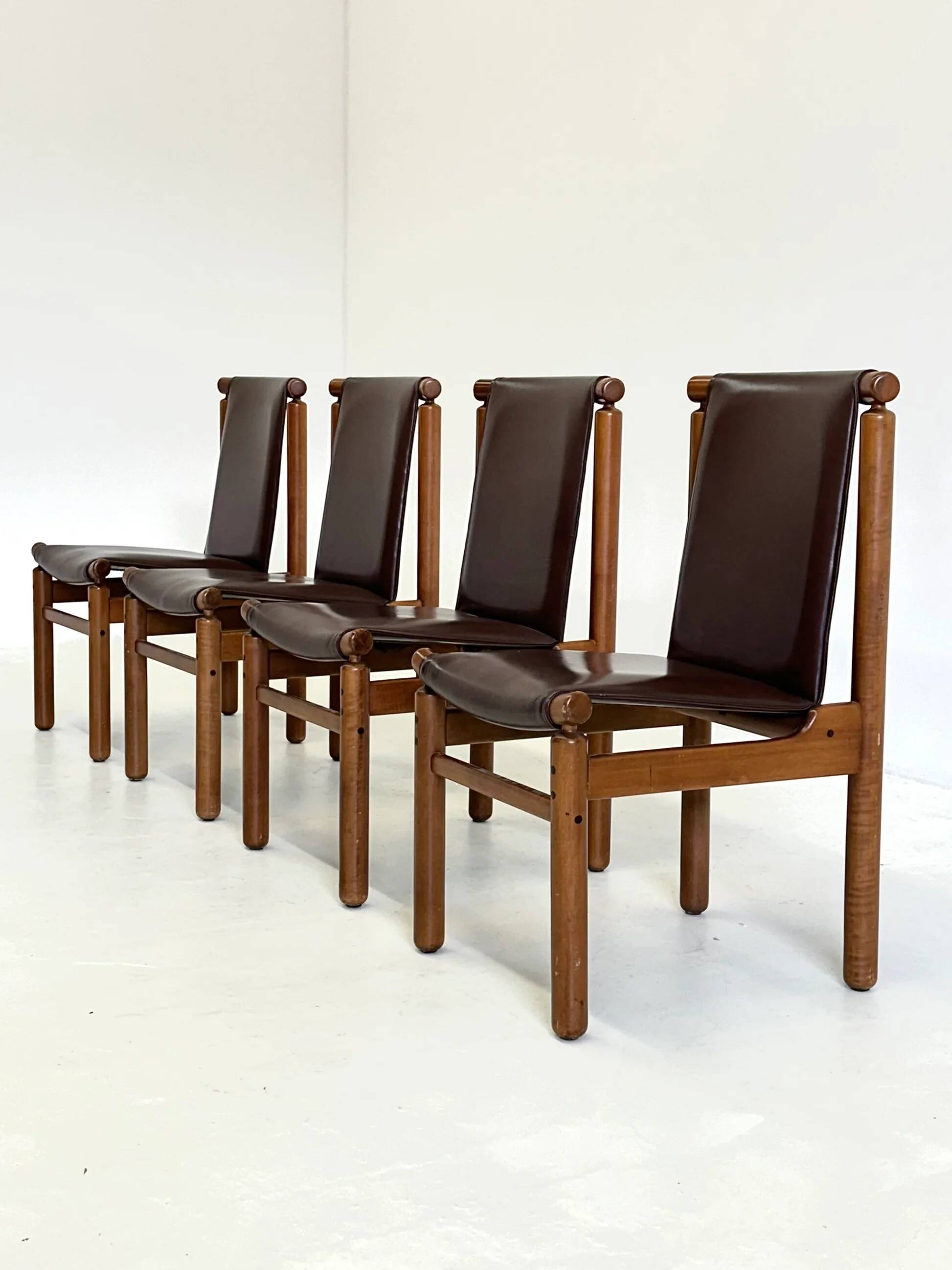 Set of Tapiovaara dining chairs by La Permanente Cantù