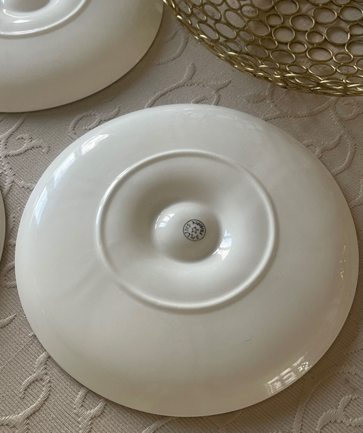 11 oyster plates 1960.