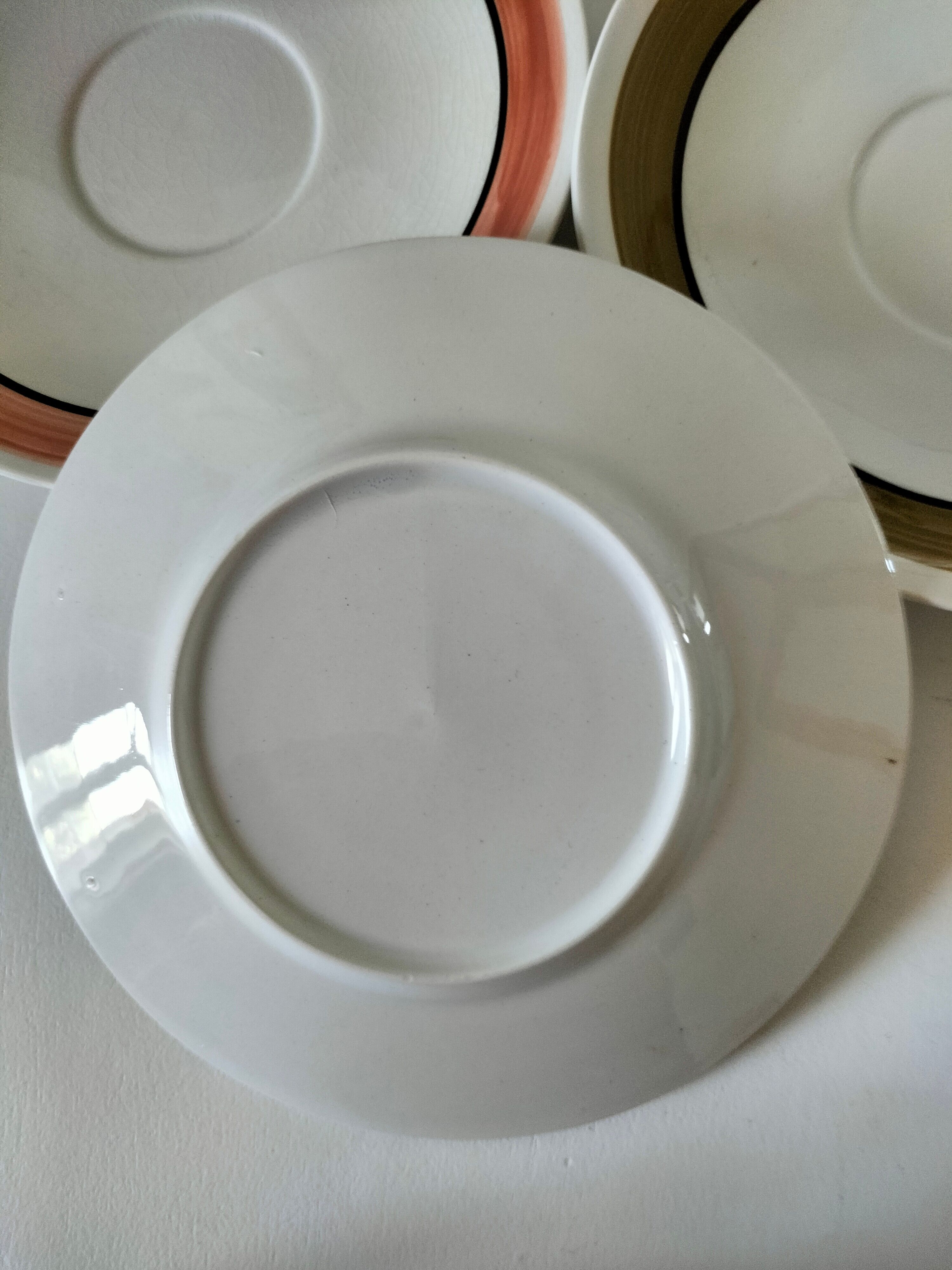 Ensemble de 4 grandes tasses vintage et 6 sous-tasses graphiques