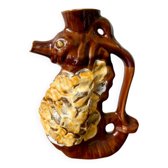 Jug in slipware with a seahorse