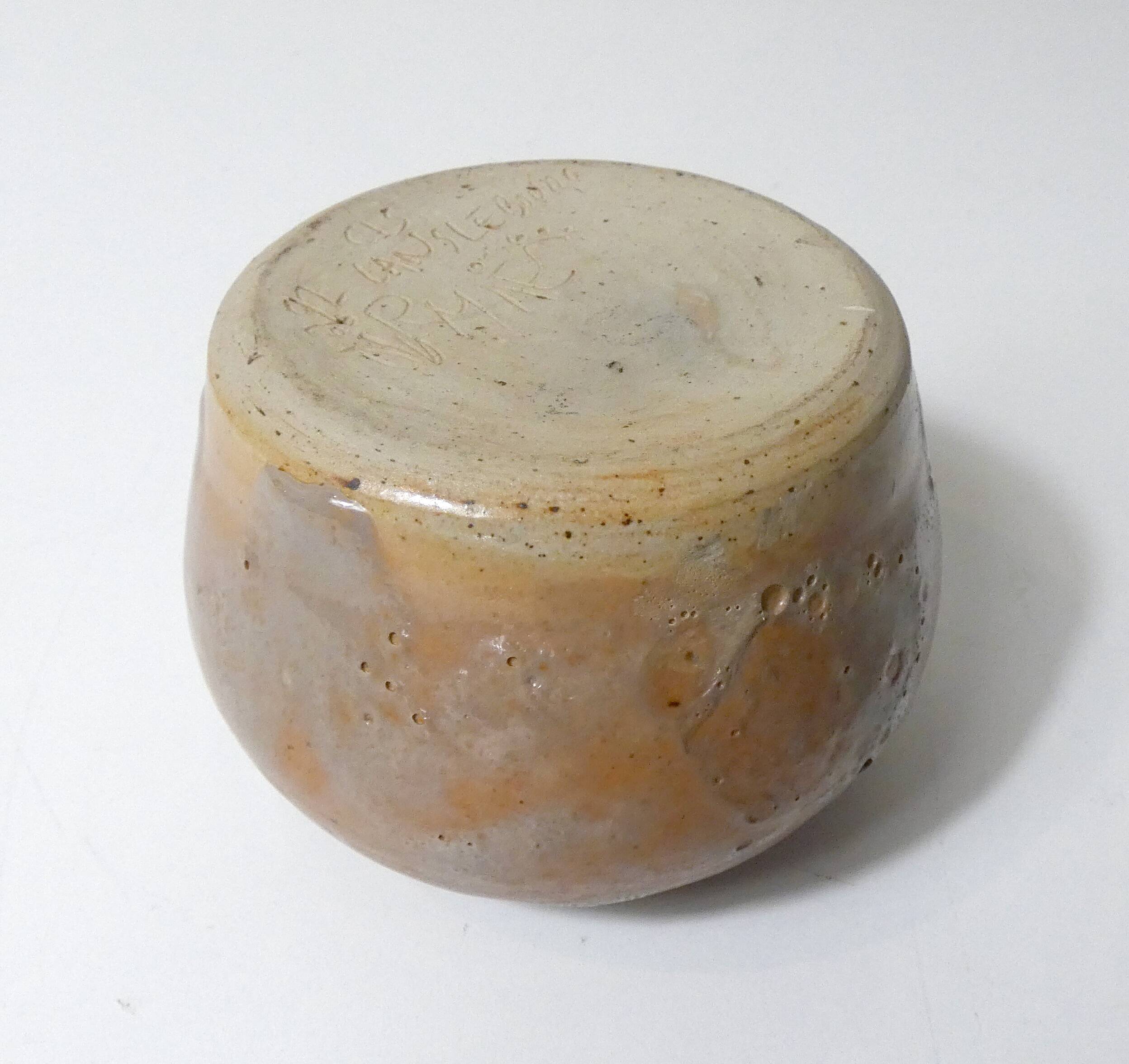 Ancien vase boule en grès texturé design brutaliste vintage signé