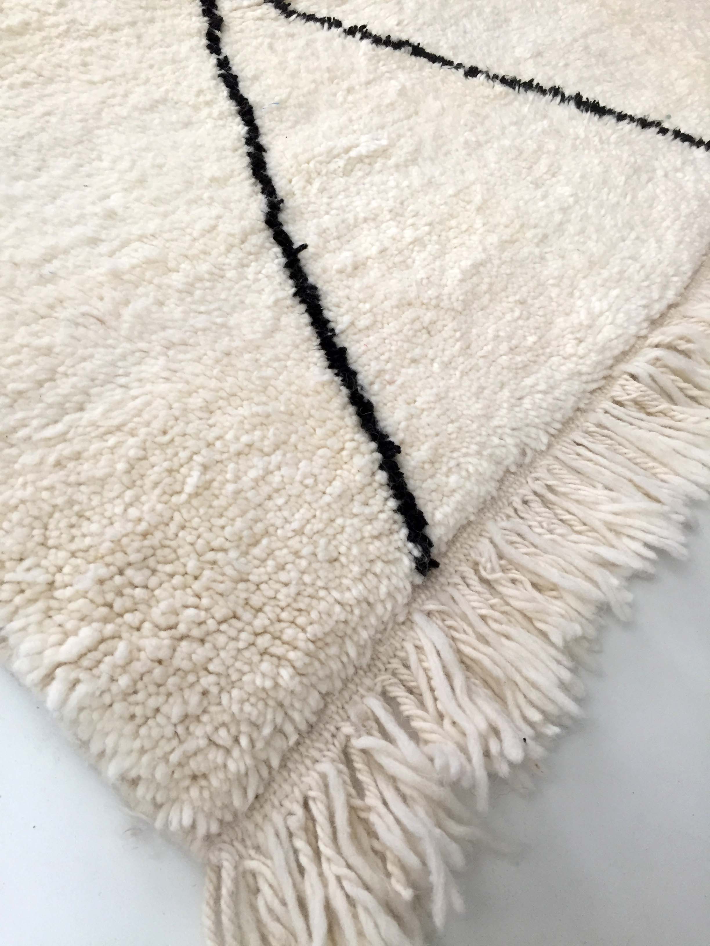 Moroccan Berber carpet Beni Ouarain unbleached with black diamonds 293x212cm