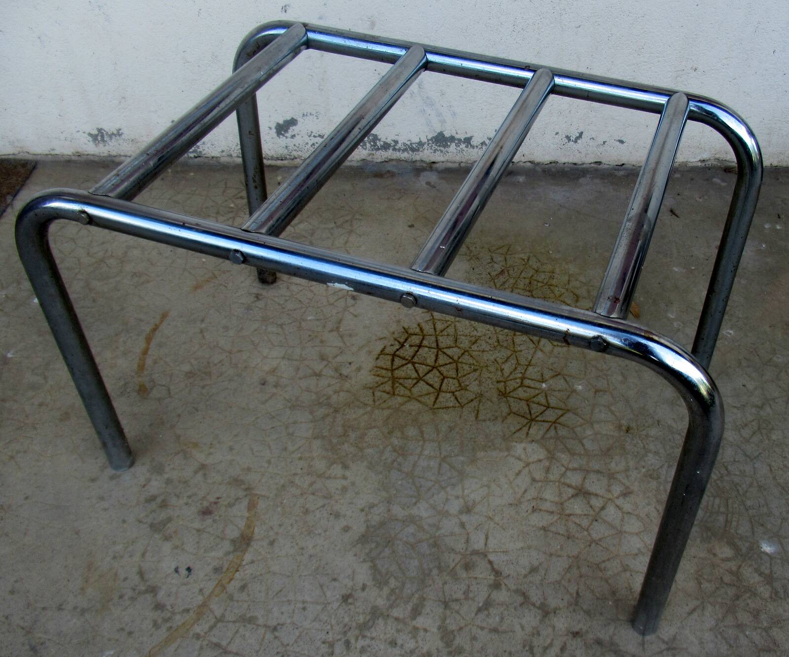 Hotel luggage rack, in chrome steel. The 50's