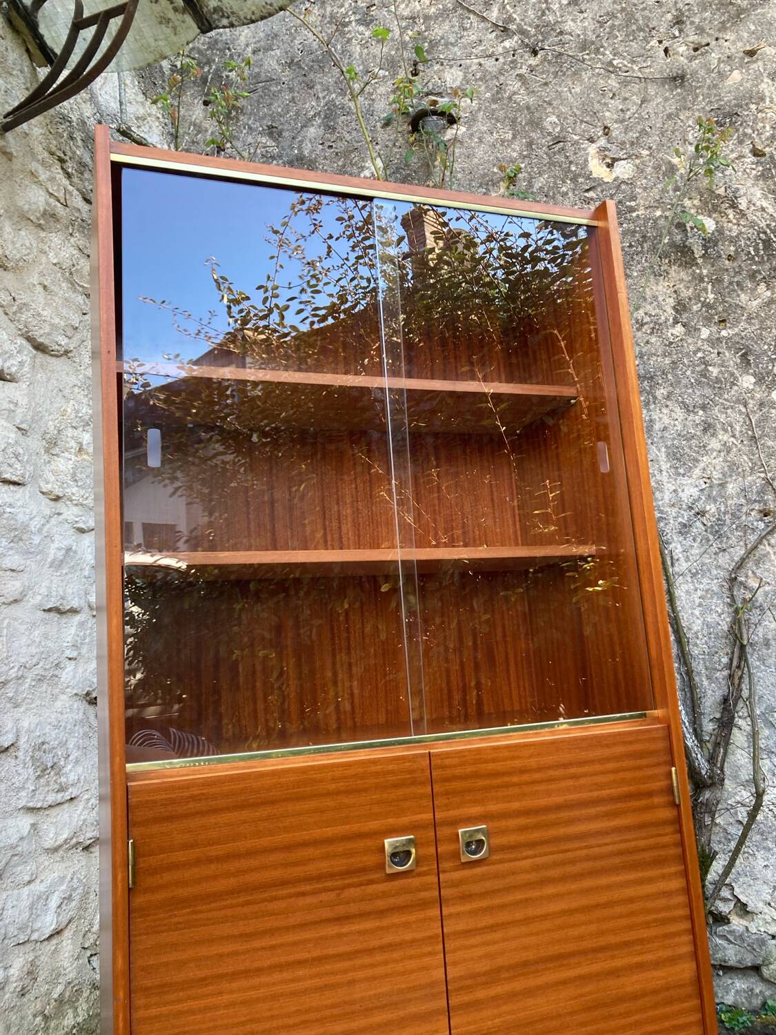 Vintage 1960s display cabinet.