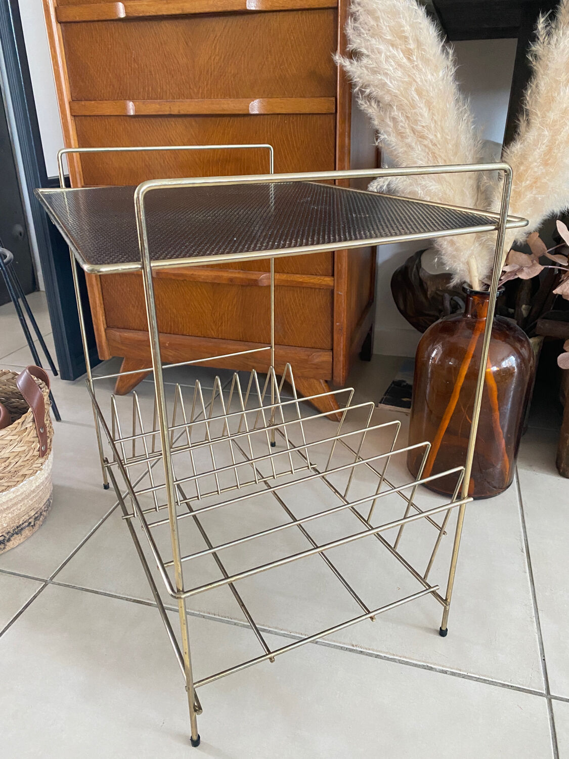 Vintage vinyl table