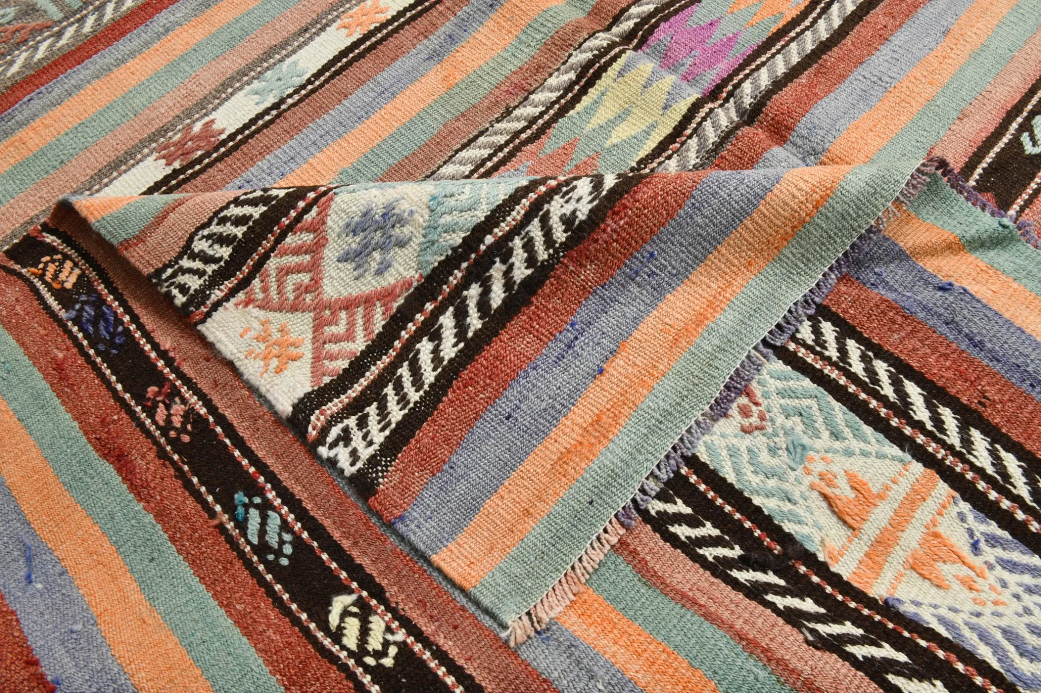 Vintage Turkish Green Kilim Rug, Bohemian Eclectic Home Decor, 176x230Cm