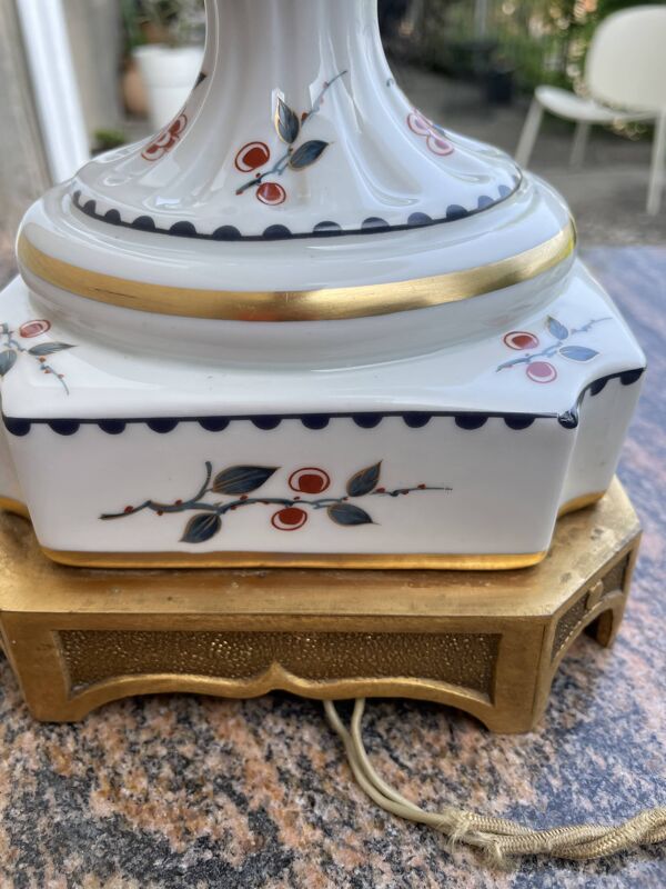 Important pied de lampe en porcelaine de Paris