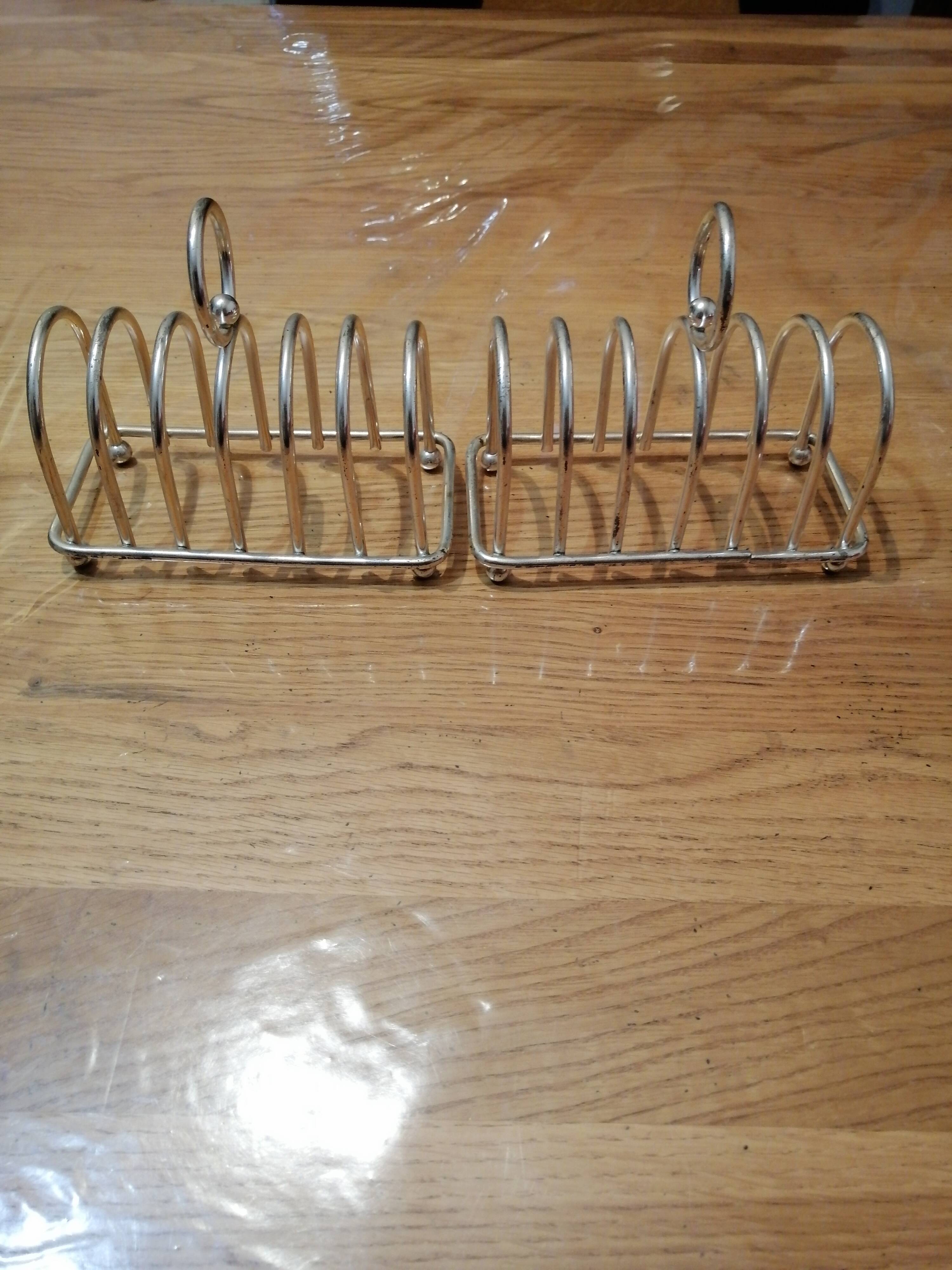Set of two toast holders