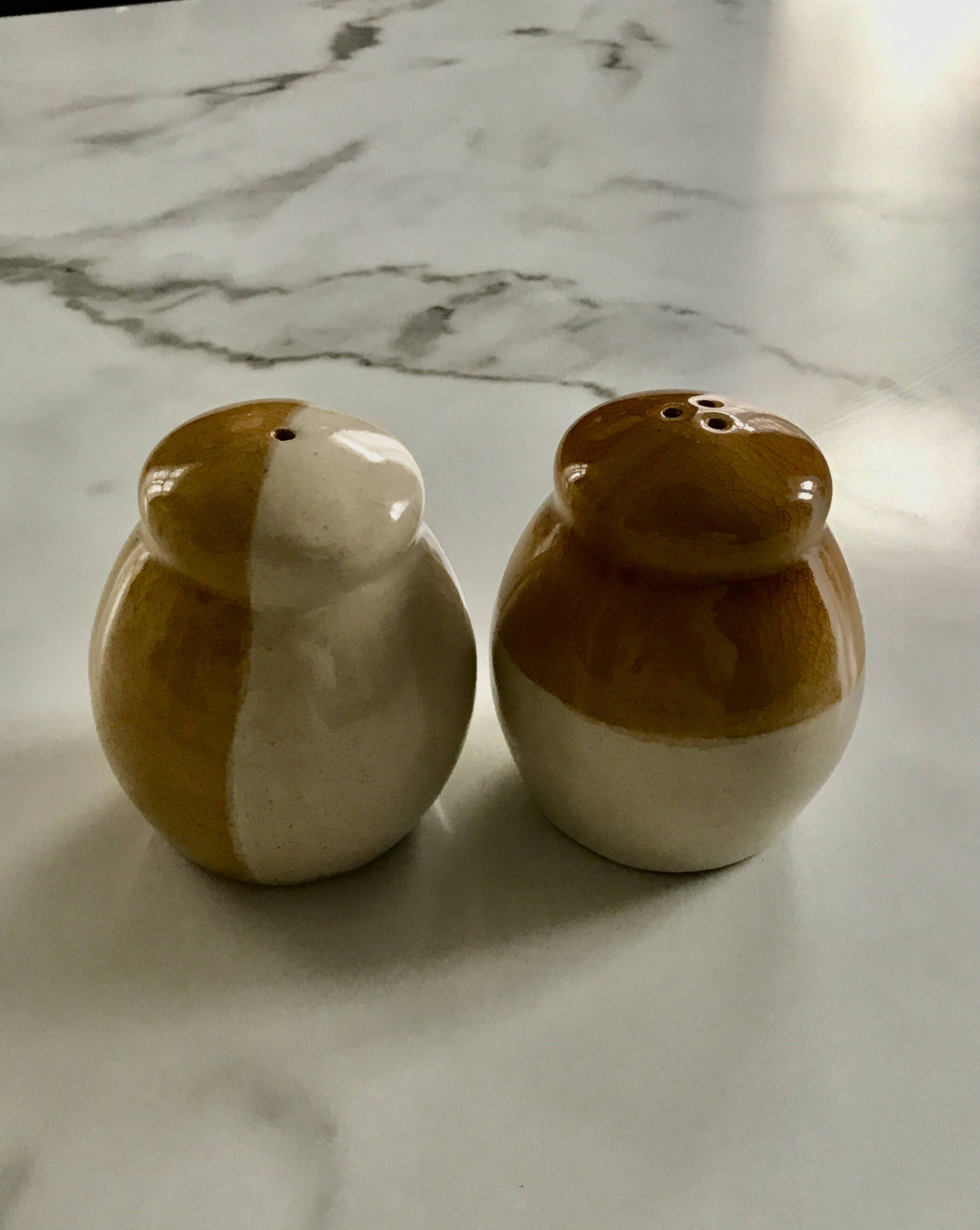 Ceramic salt and pepper shaker set