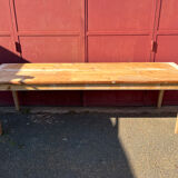Spindle leg truss table