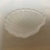 Empty scallop shell baguier