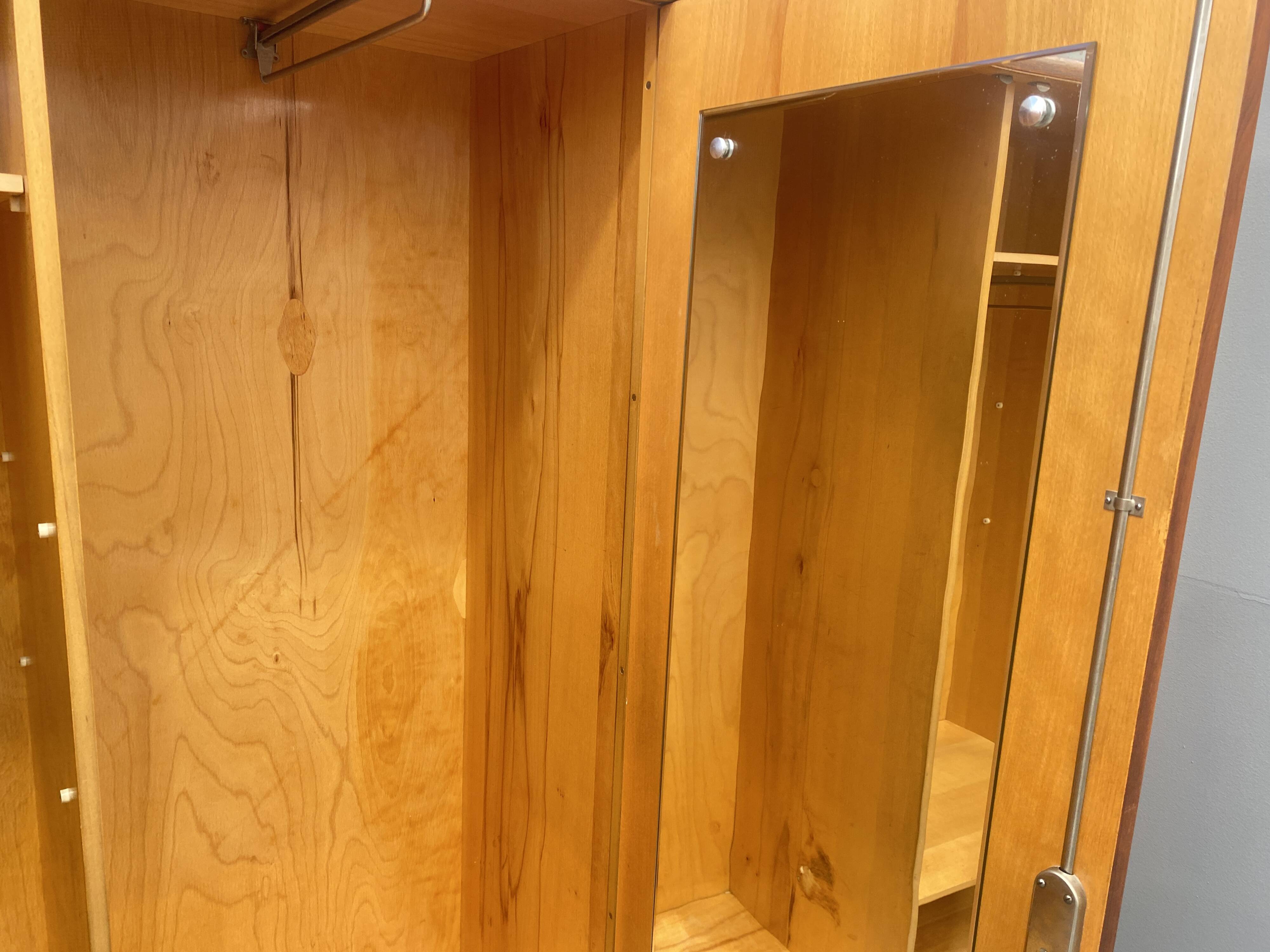 Armoire en noyer de Jitona, années 1970, Tchécoslovaquie