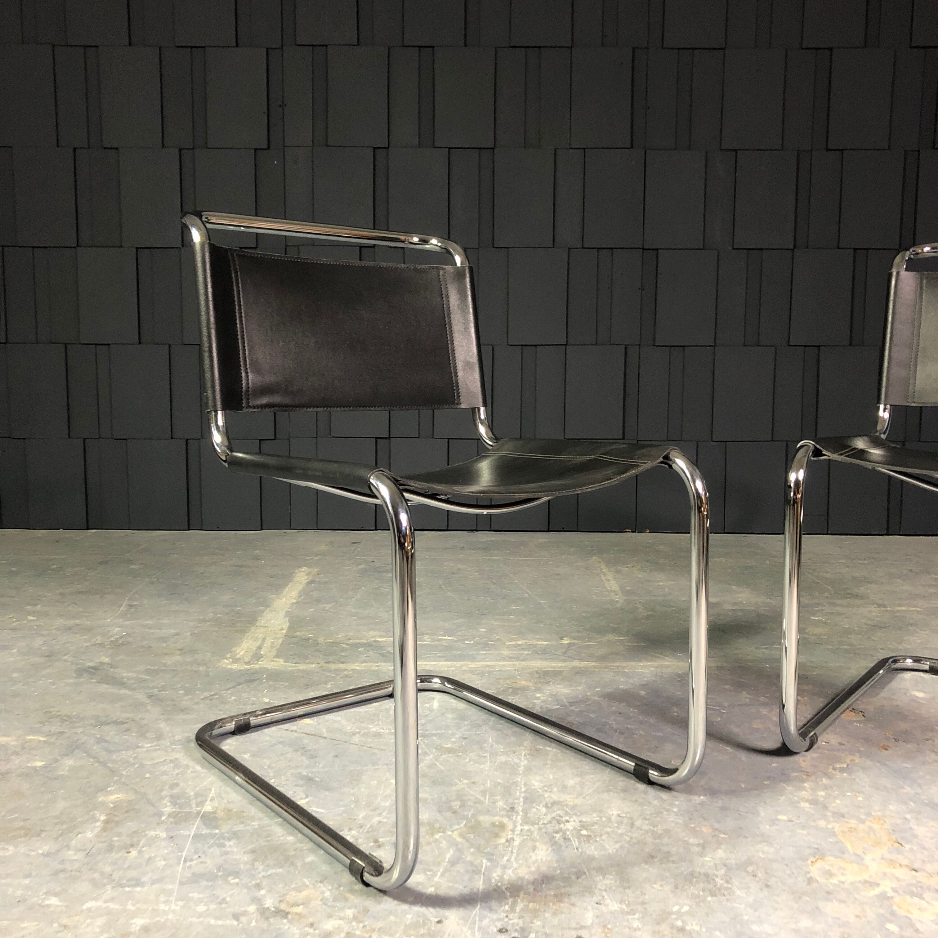 Paire de chaises S33 cuir noir et chrome
