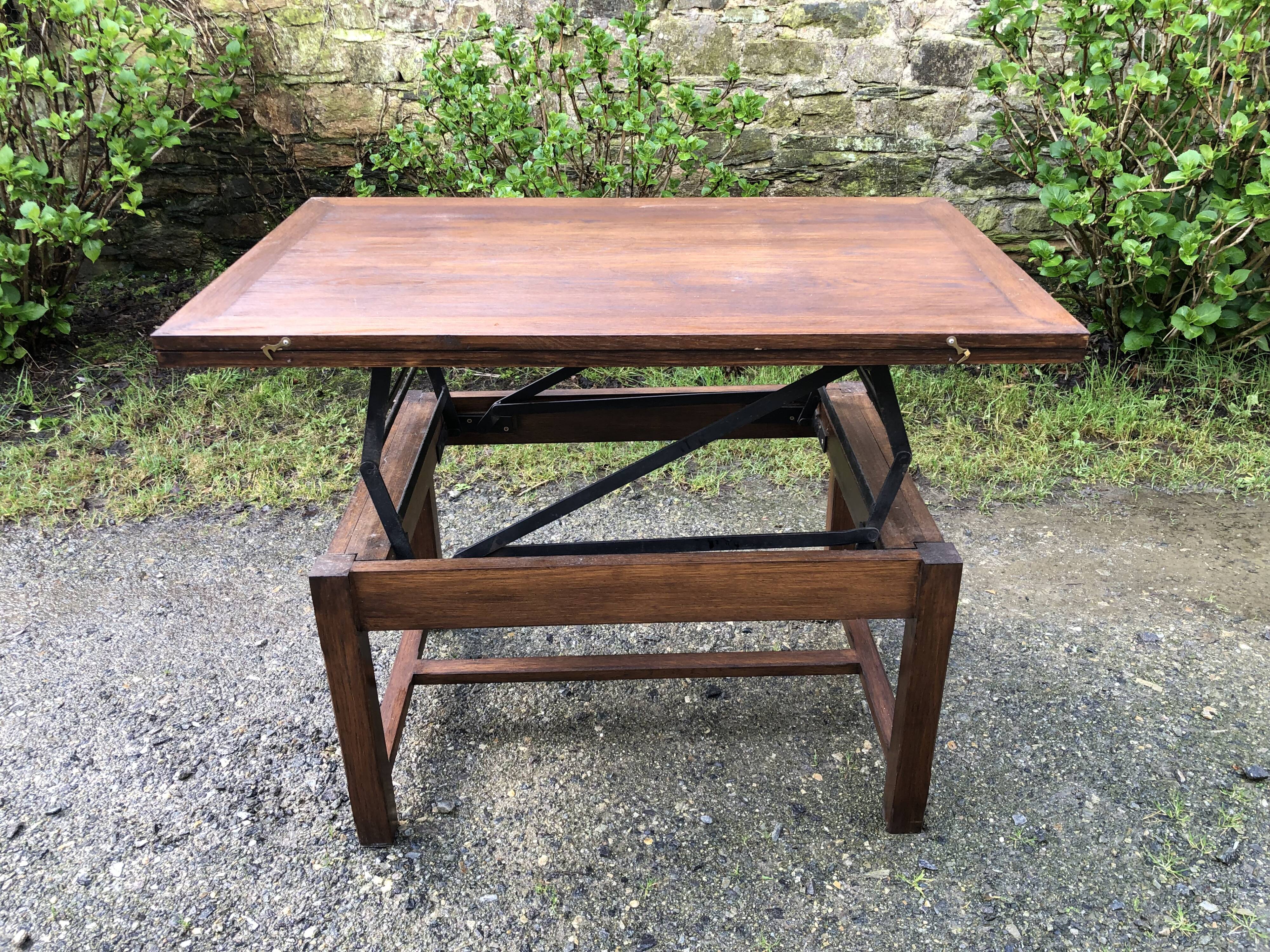 Table basse vintage modulable et extensible au système magique d’Albert Ducros en chêne.