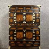 Asie XIXème: Meuble en bois de fer et bronze doré
