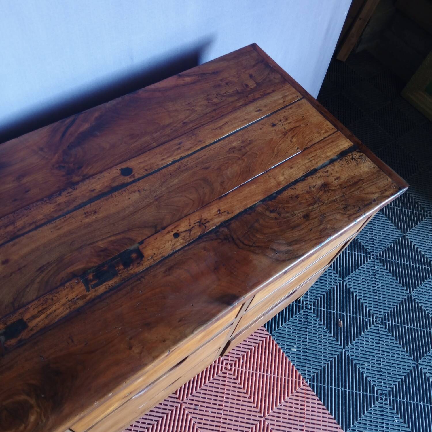 Workshop furniture, drawer furniture, industrial furniture.