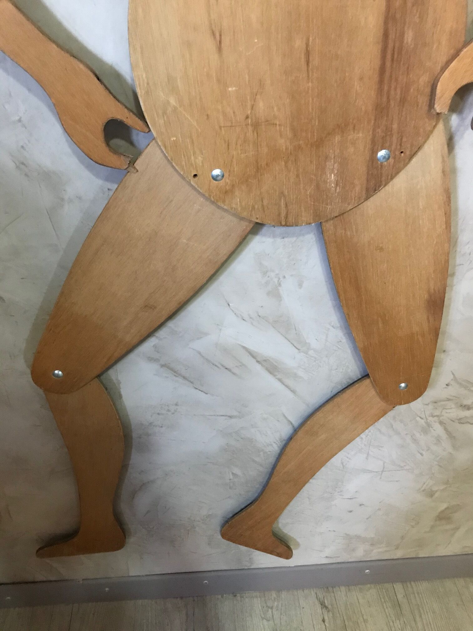 Articulated wooden mannequin