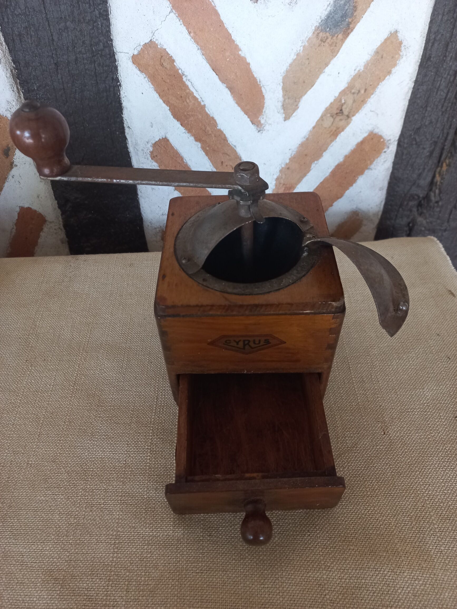 Cyrus coffee grinder 1940