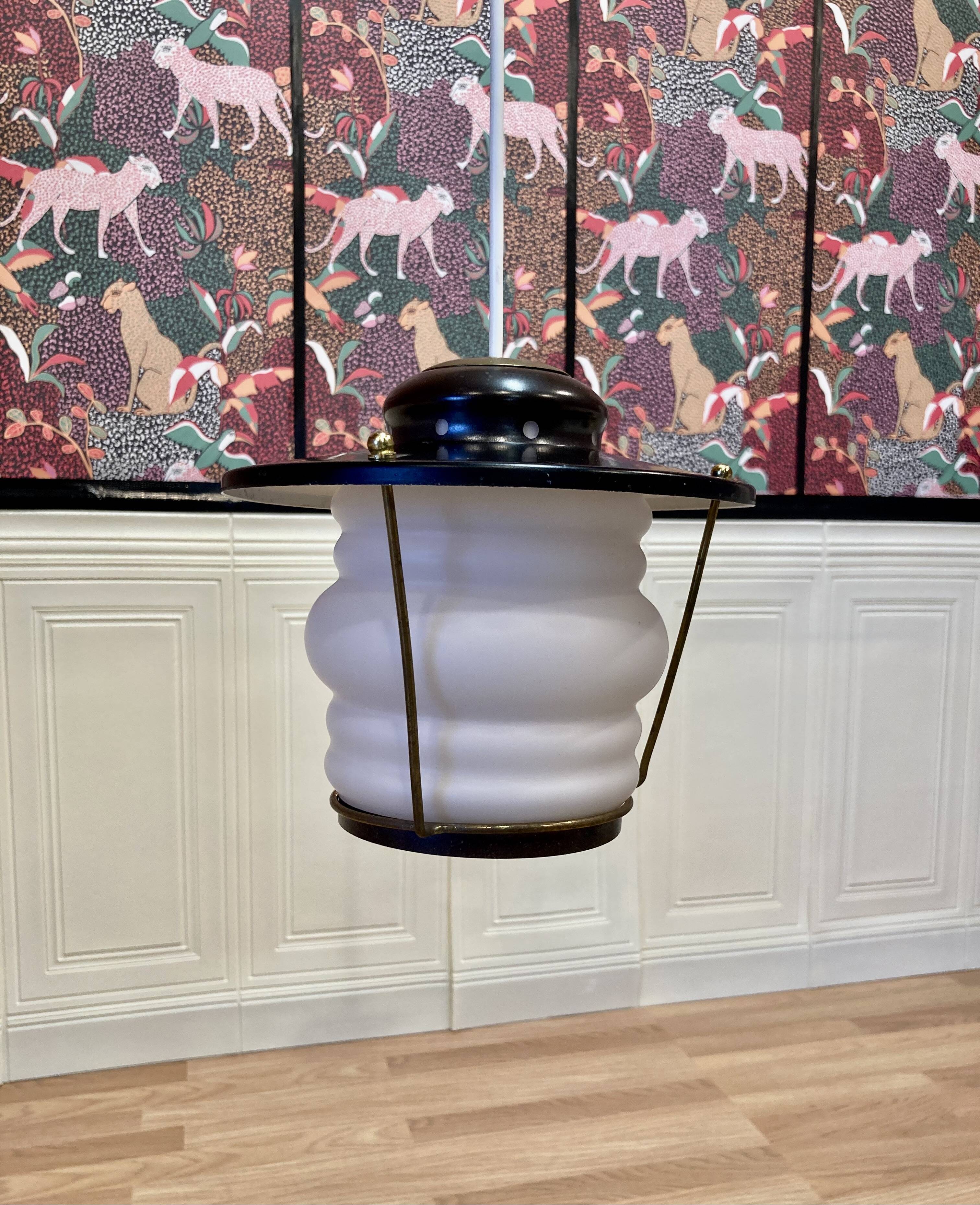 Suspension scandinave en opaline 1950