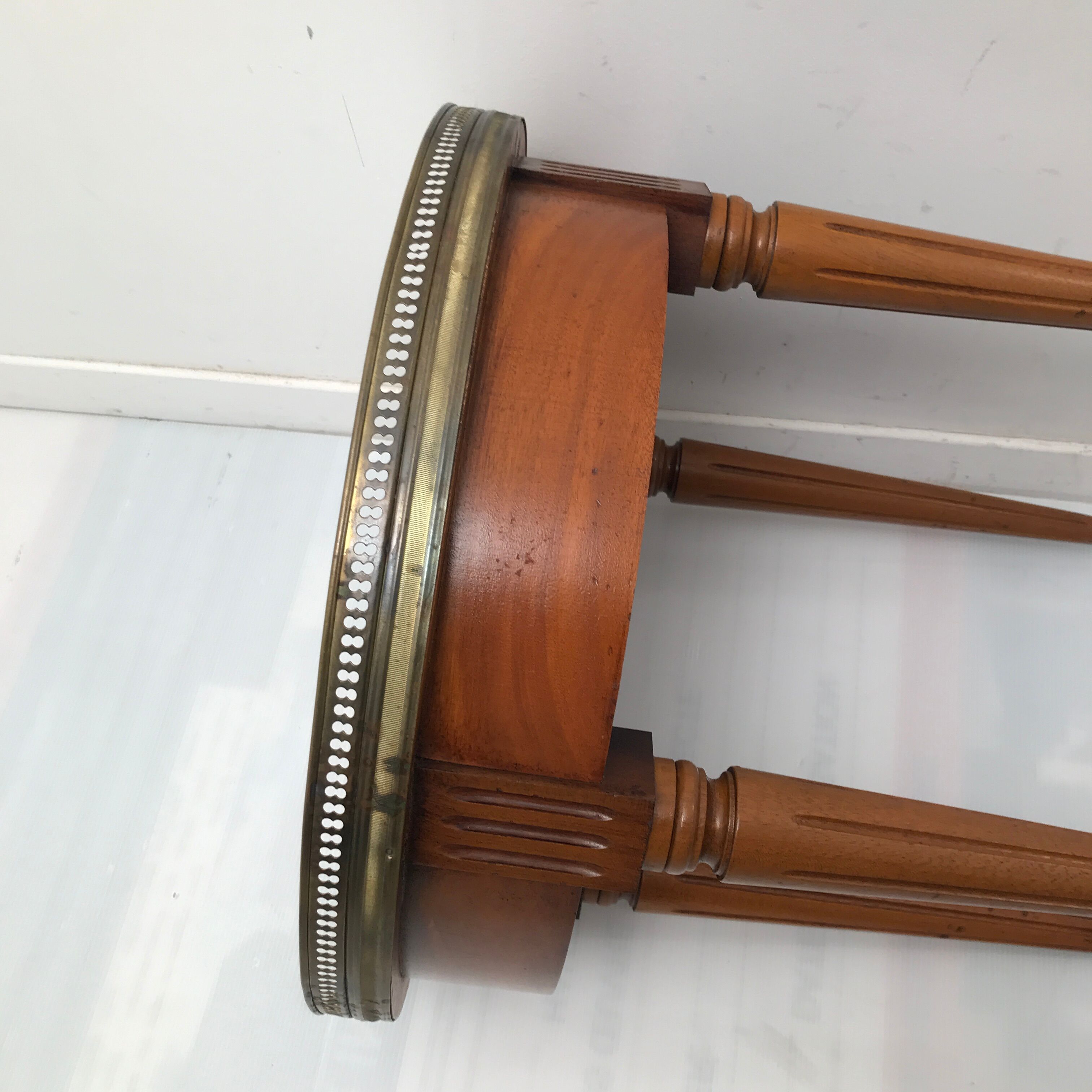 Coffee table -Guéridon "bouillotte" louis XVI style