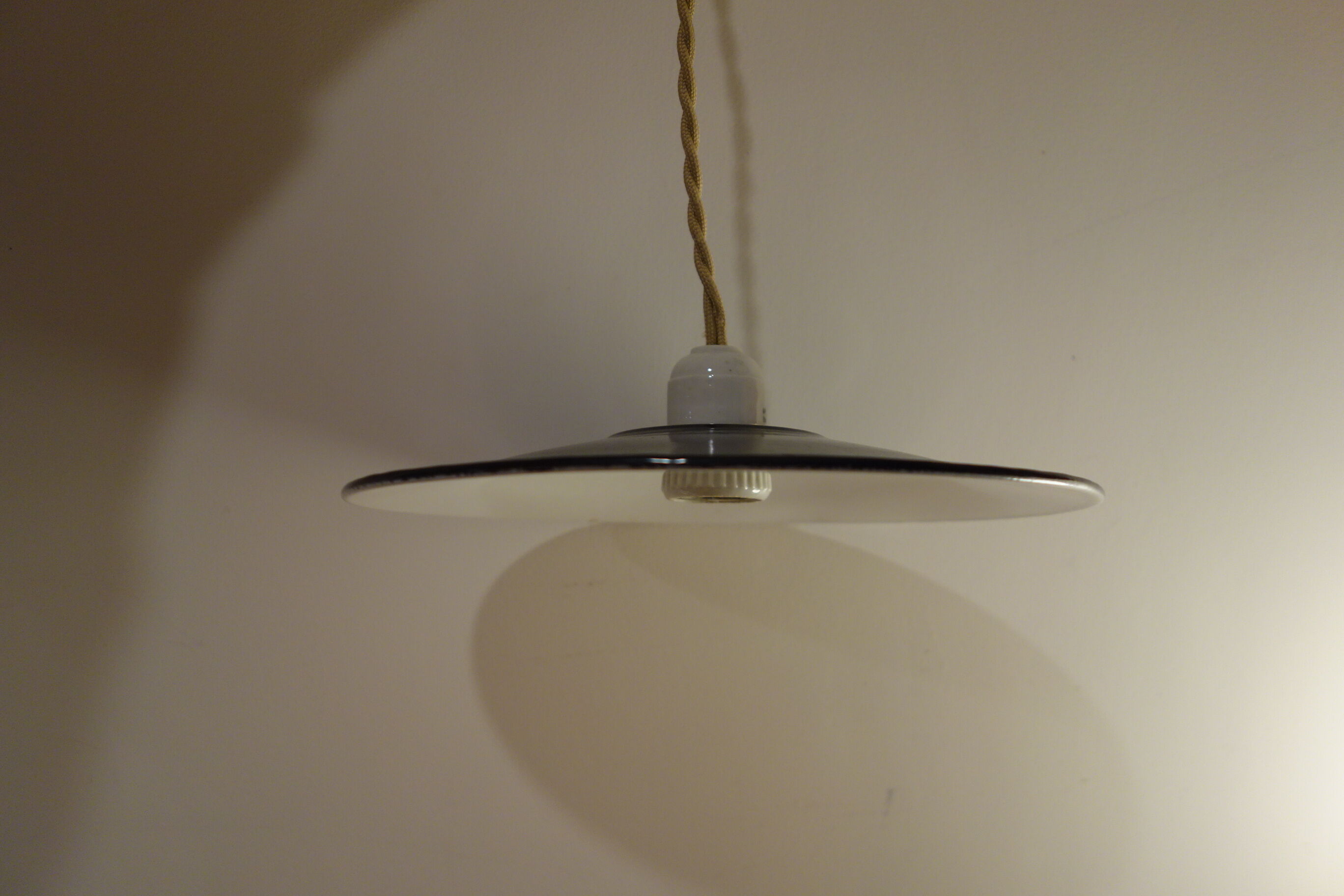 Black enamelled suspension with porcelain rosette