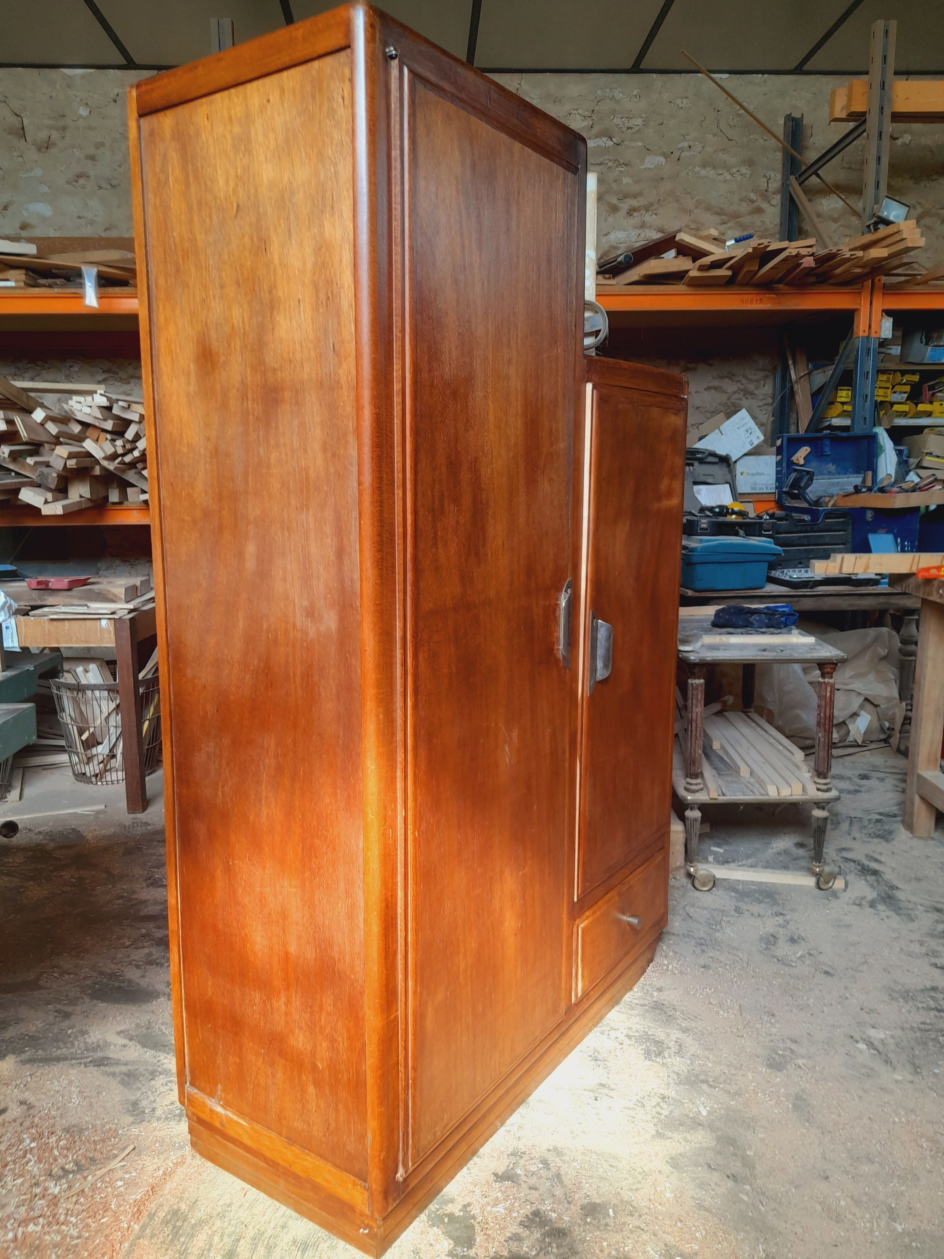 Asymmetrical cabinet 50's