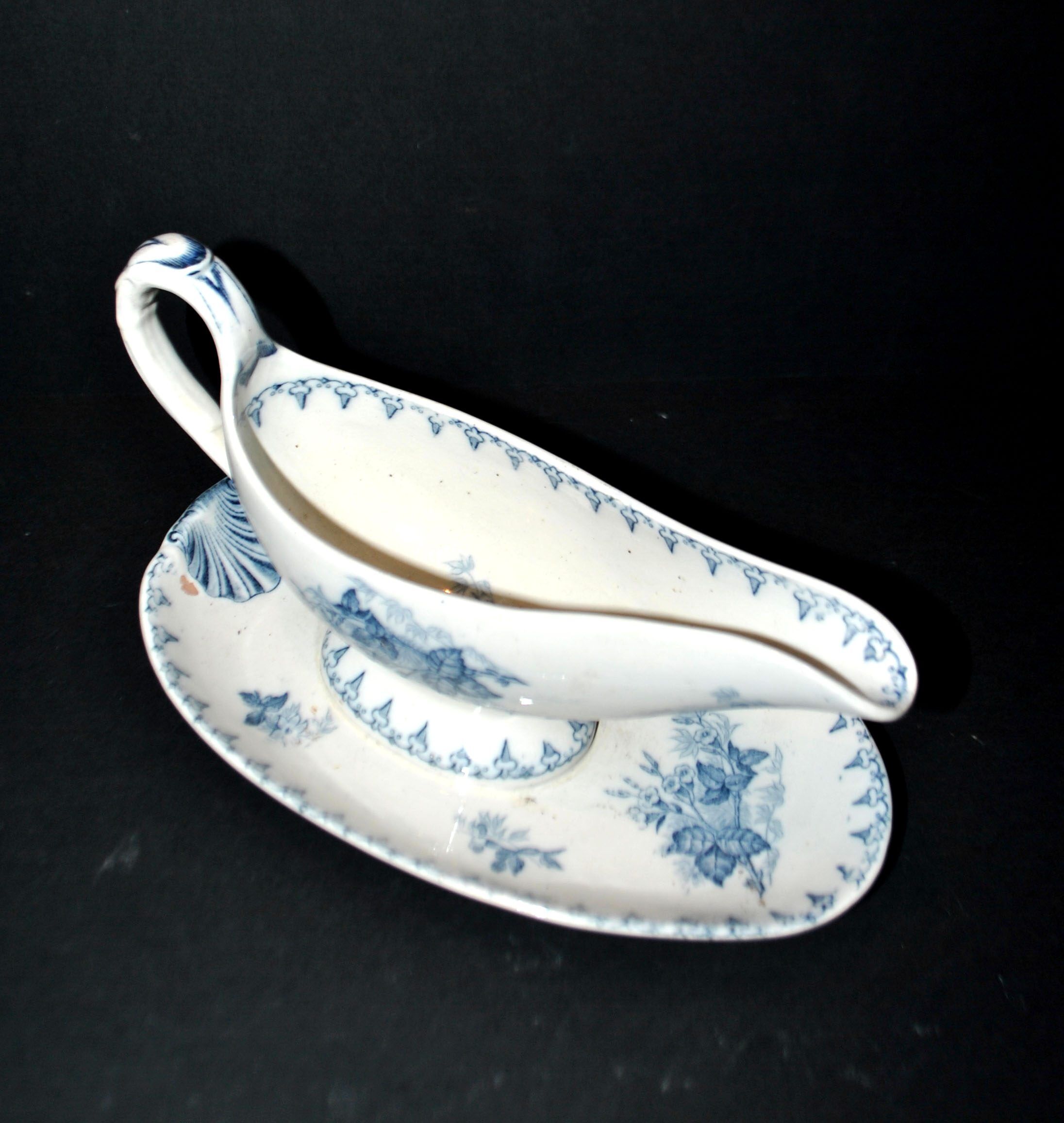 Sarreguemines Utschneider sauceboat Flore in blue floral earthenware