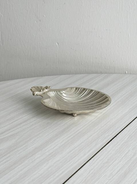Metal shell catchall