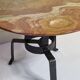 Table basse en marbre et fer forgé martelé, 61 cm